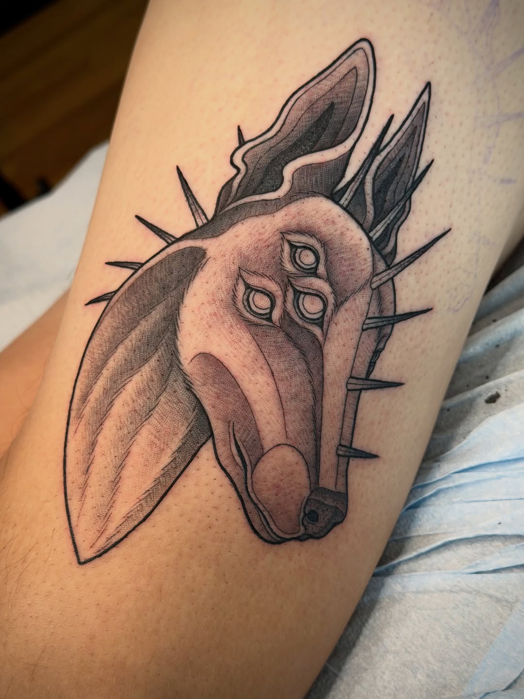 Tattoo by @miaesperanzatattoo โ black_and_grey, dark_realism