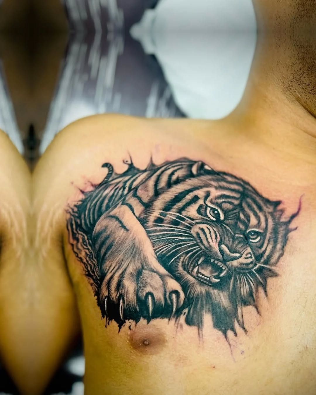 Roaring tiger realism tattoo on the shoulder by Watson Gutkowski