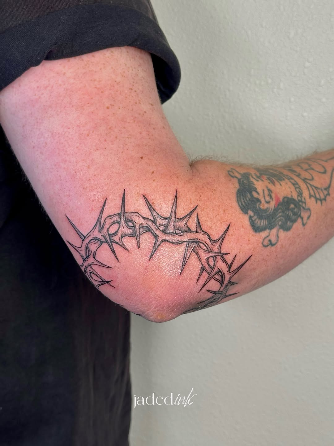 Crown of thorns cyber sigilism tattoo on the forearm by 𝑱𝒂𝒅𝒆𝒅 𝑰𝒏𝒌 𝑷𝒆𝒓𝒎𝒂𝒏𝒆𝒏𝒕 𝑴𝒂𝒌𝒆𝒖𝒑 & 𝑻𝒂𝒕𝒕𝒐𝒐