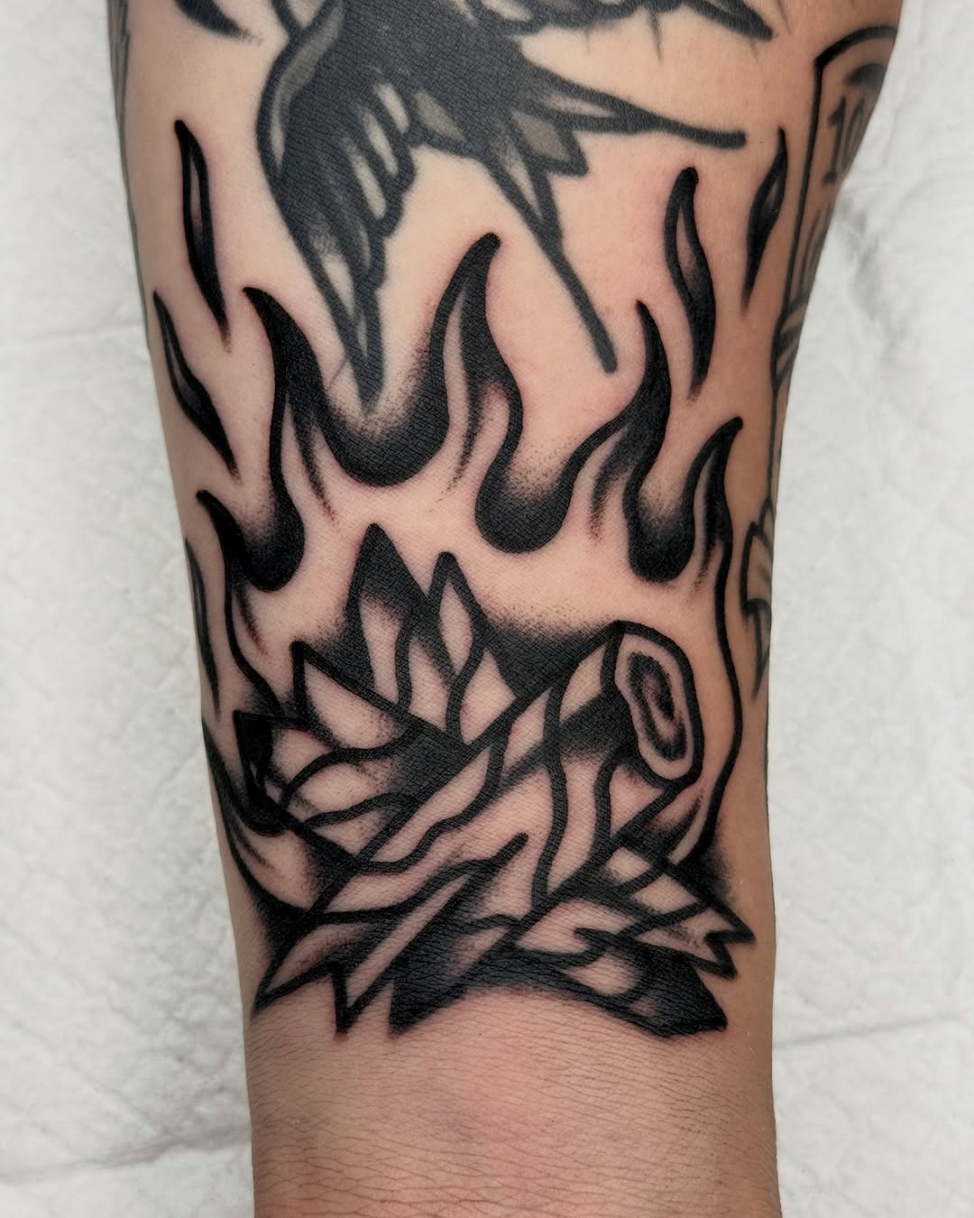 Tattoo by @allo_tattooer — american_traditional, blackwork