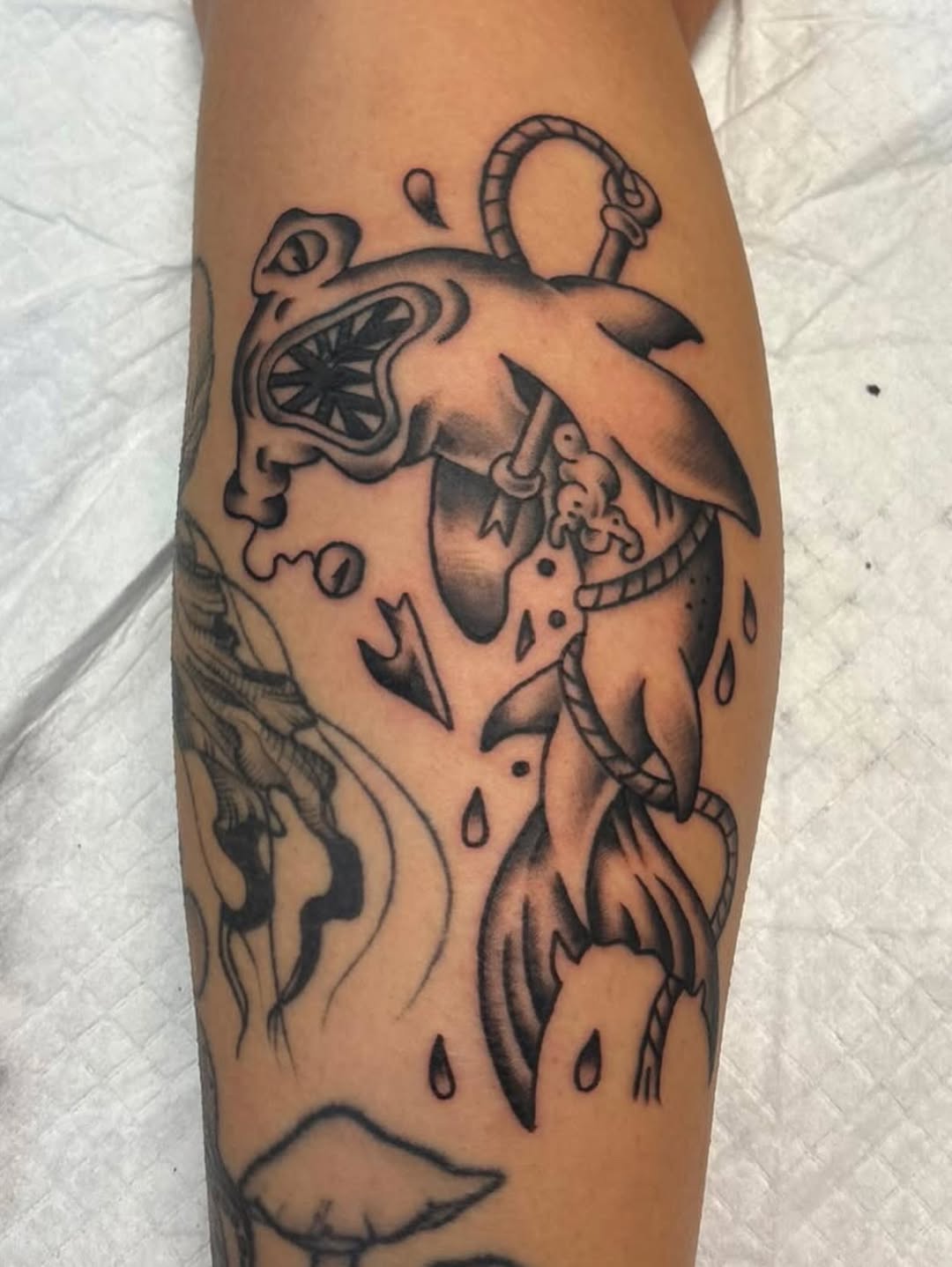 Tattoo by @eelliizzza — new_school, black_and_grey
