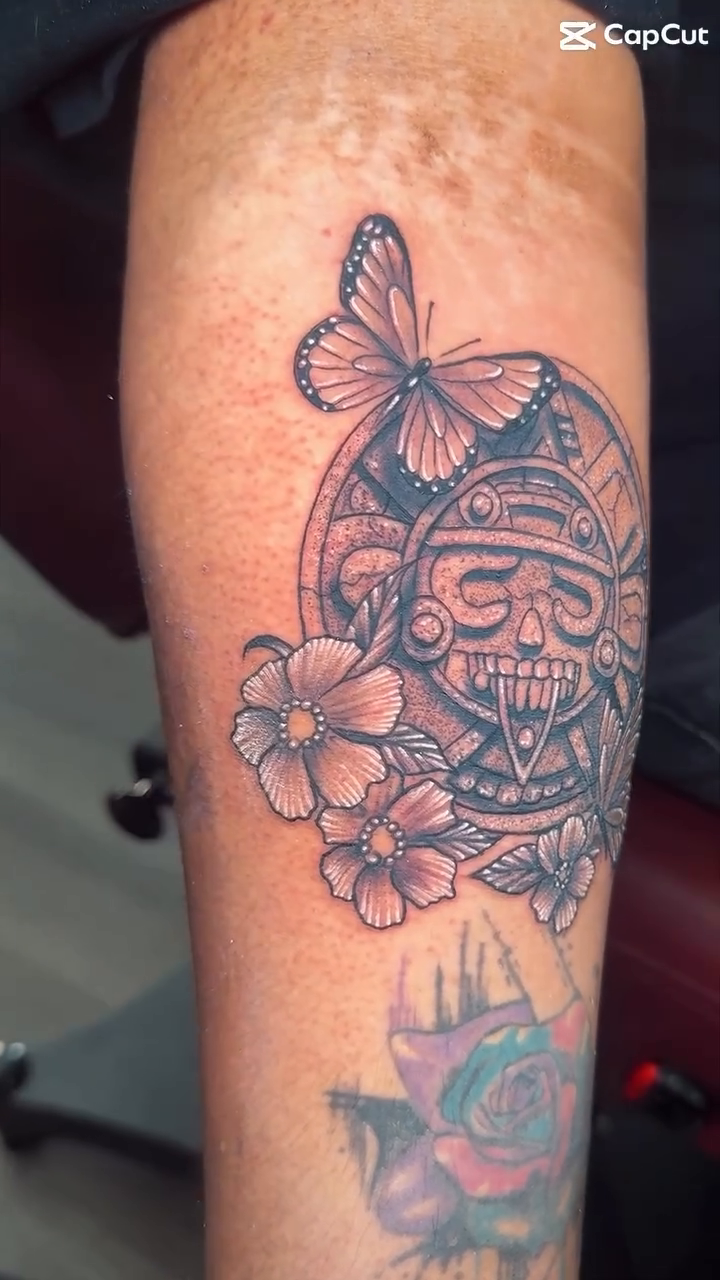 Tattoo by @robbie_ramos_tattoos β black_and_grey, realism