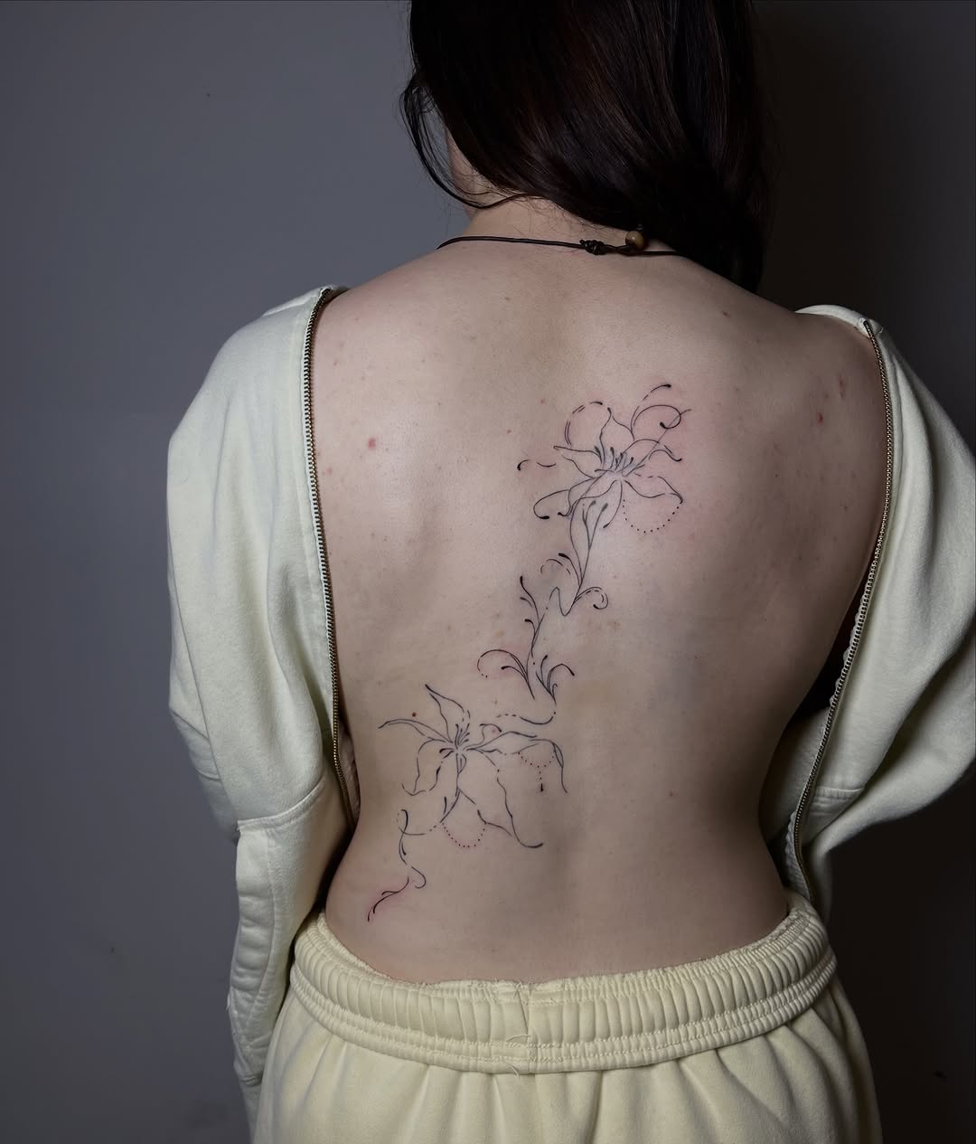 Floral vine blackwork tattoo on the back by brinley - fine line tattoos, Crescent Springs, Kentucky