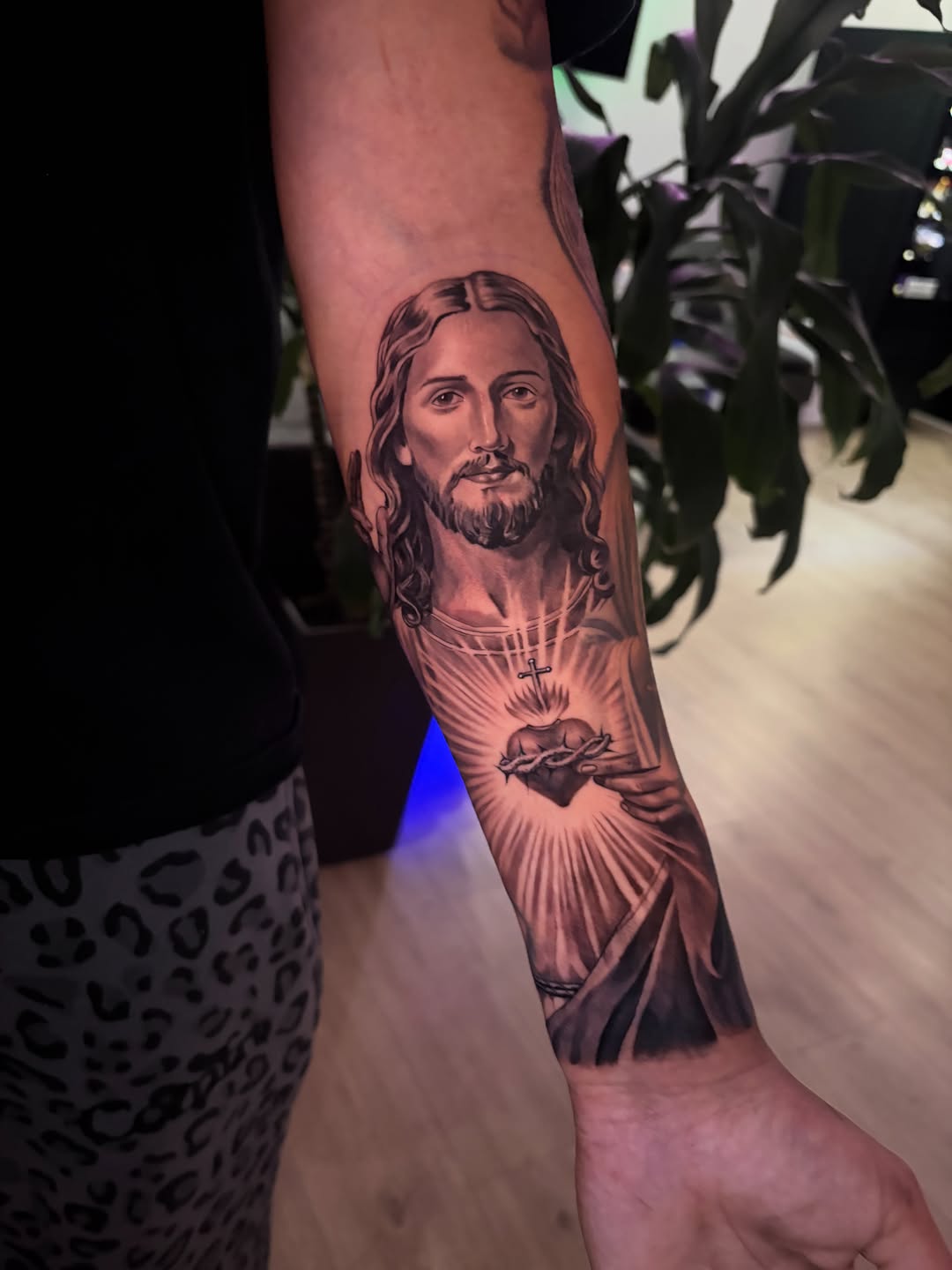 Tattoo by @lvp_arte — realism, black_and_grey