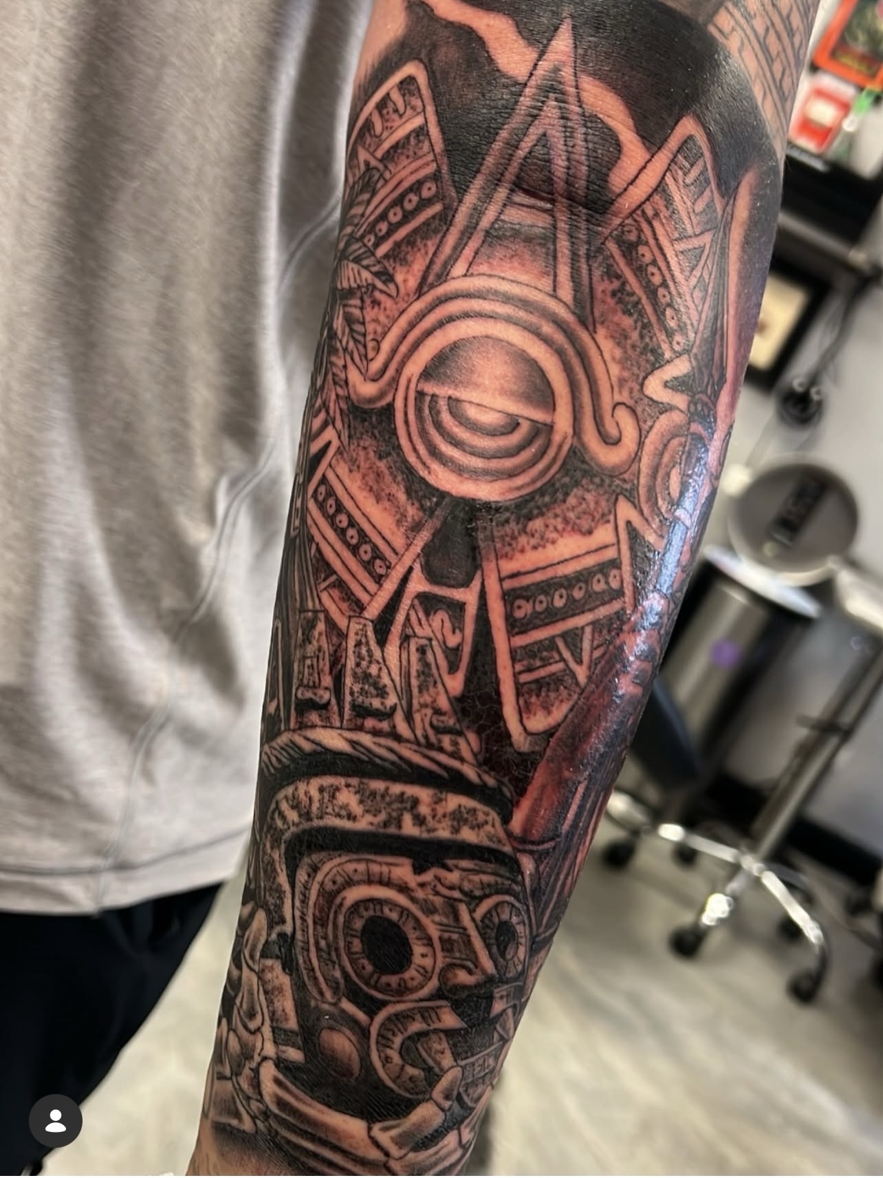 Tattoo by @edgar_bigserio_tattoo — geometric, black_and_grey