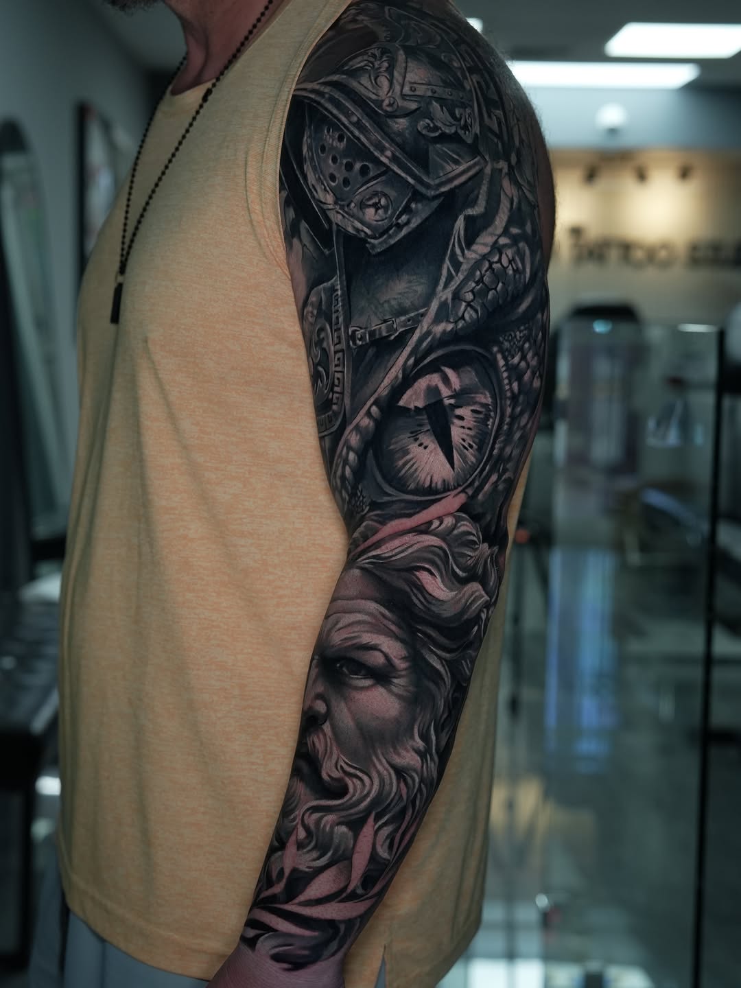 Japanese tattoo on the upper arm by Andres García Baeza