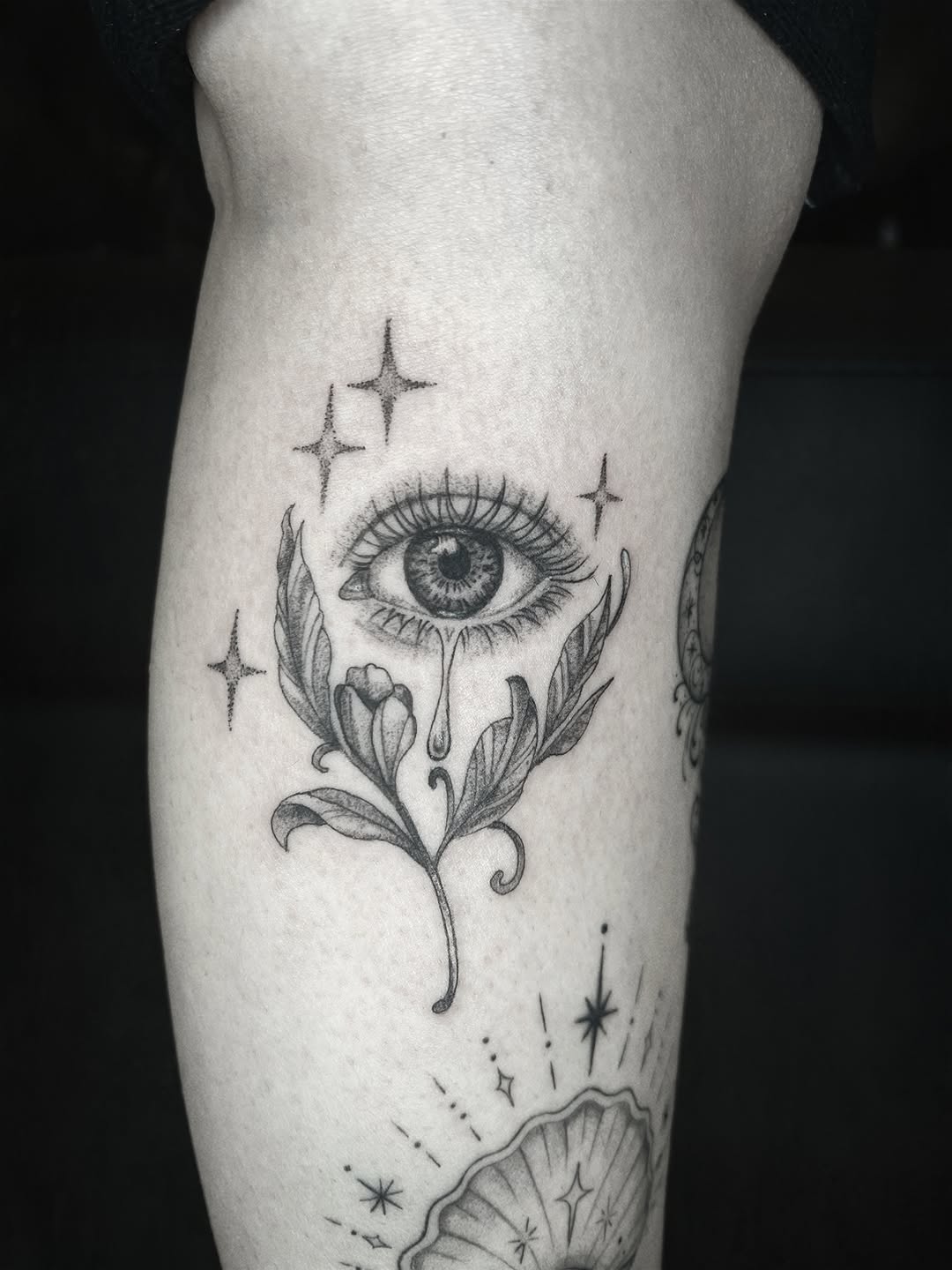 Eye with flower and stars dotwork tattoo on the forearm by ๐ฆ๐๐๐ก ๐ฆ๐๐๐