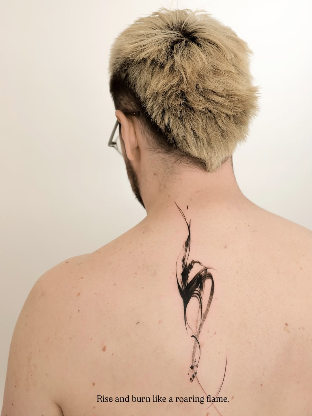 Abstract flame blackwork tattoo on the back by 초현실과 현실 그 사이를 그리다.