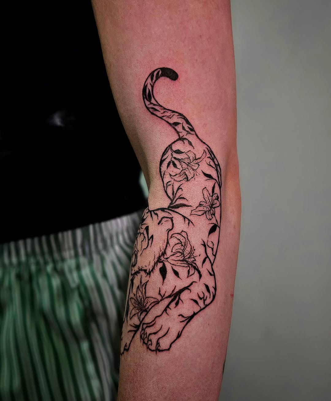 Tiger with flowers realism tattoo on the forearm by Lina ๐ป