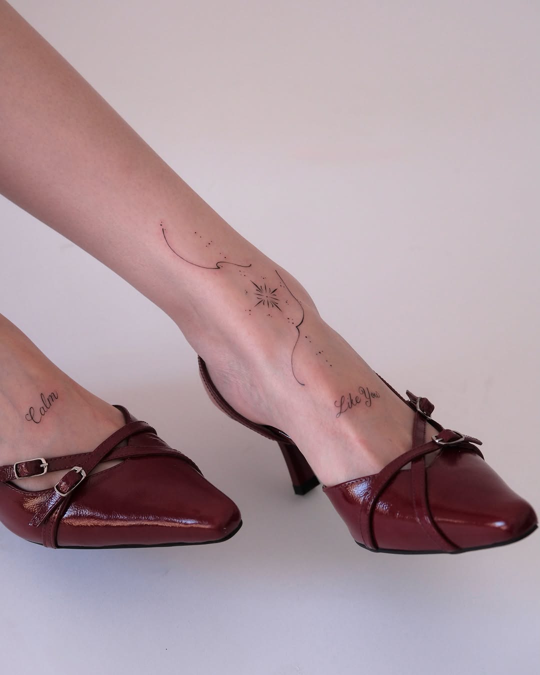 Dandelion dotwork tattoo on the calf by Göksu