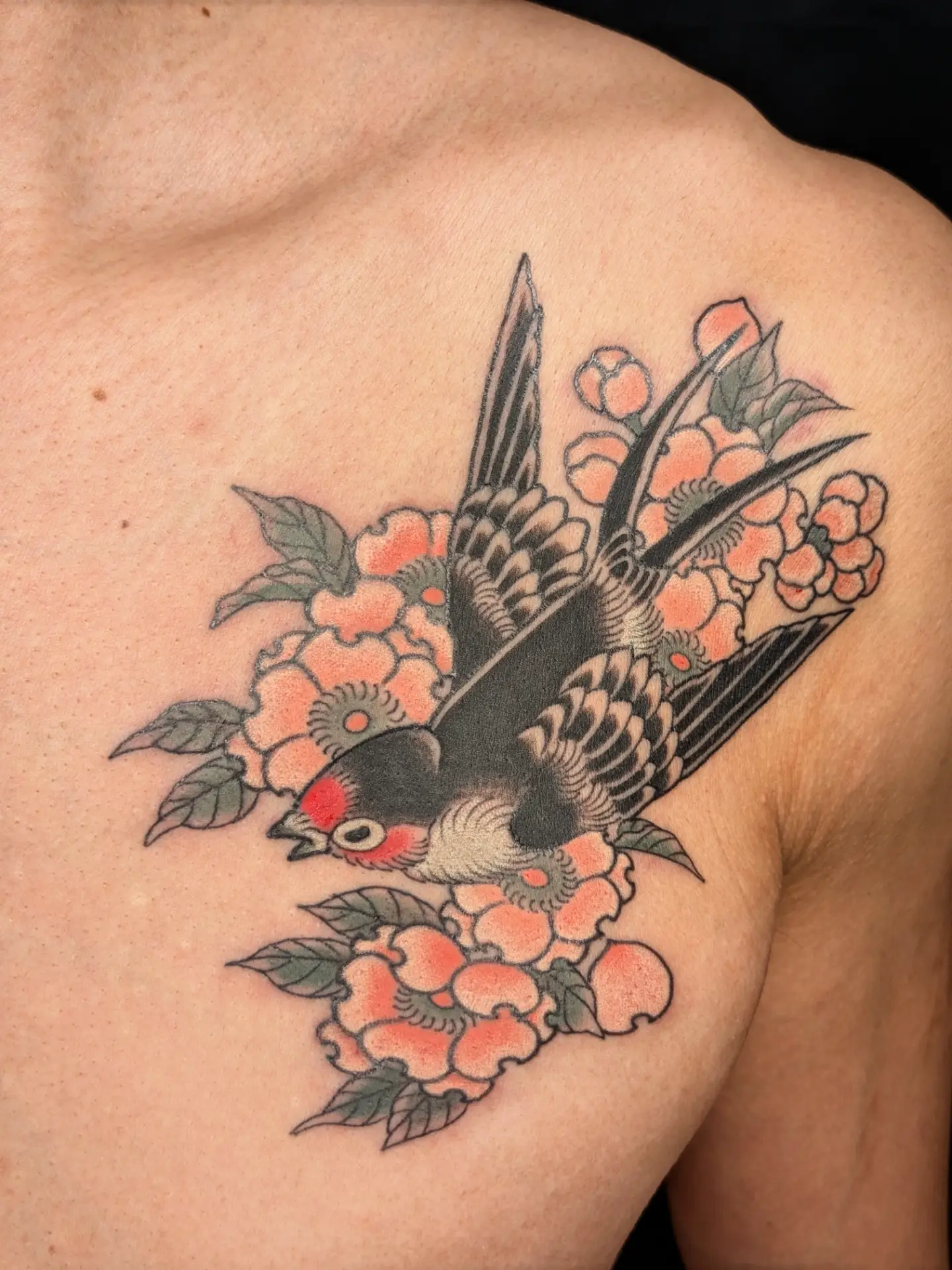 Bird and flowers American traditional tattoo on the shoulder by bluebird Kyoto 京都 五条楽園