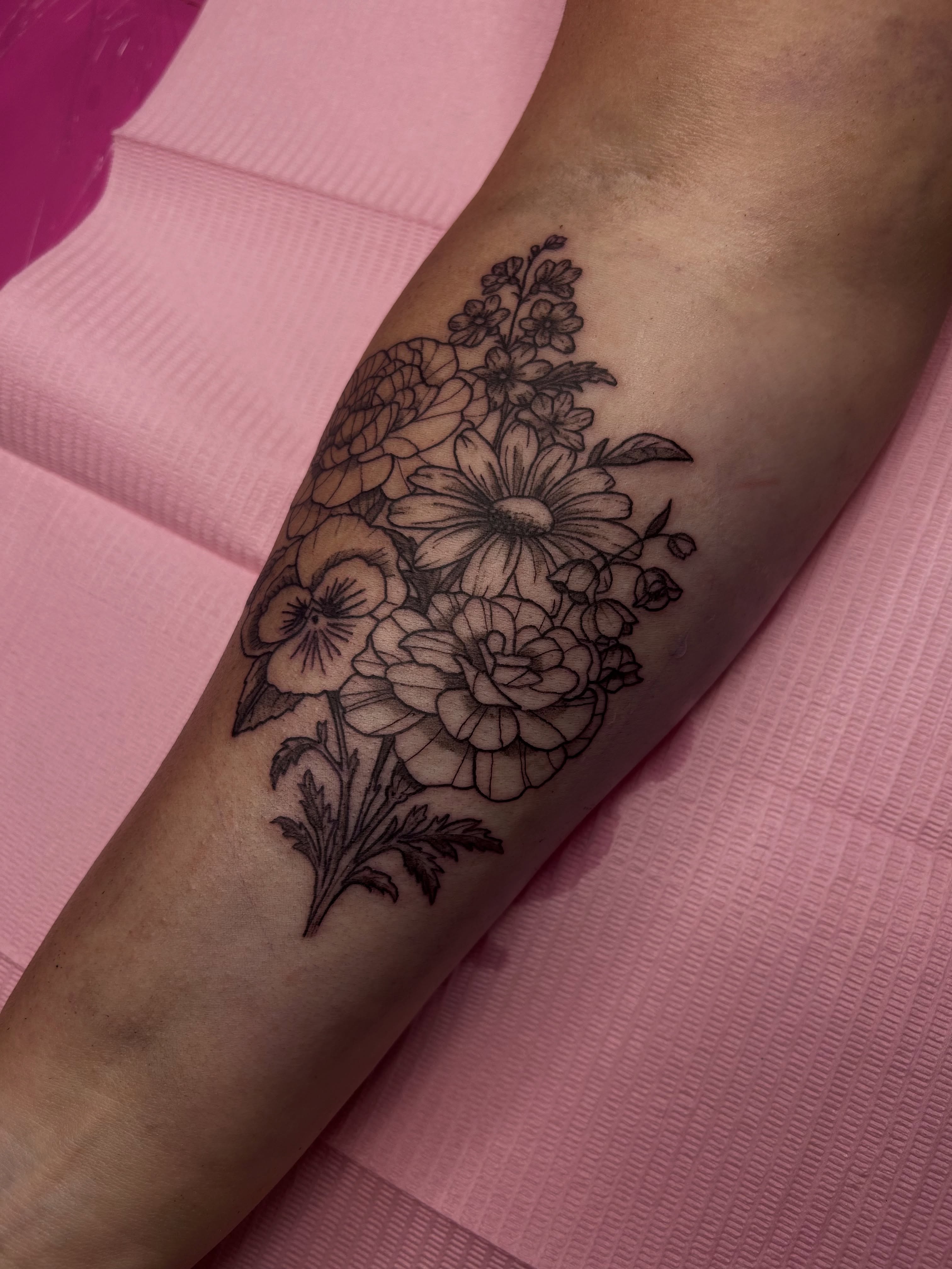 Tattoo by @bee.rose_tattoo — black_and_grey