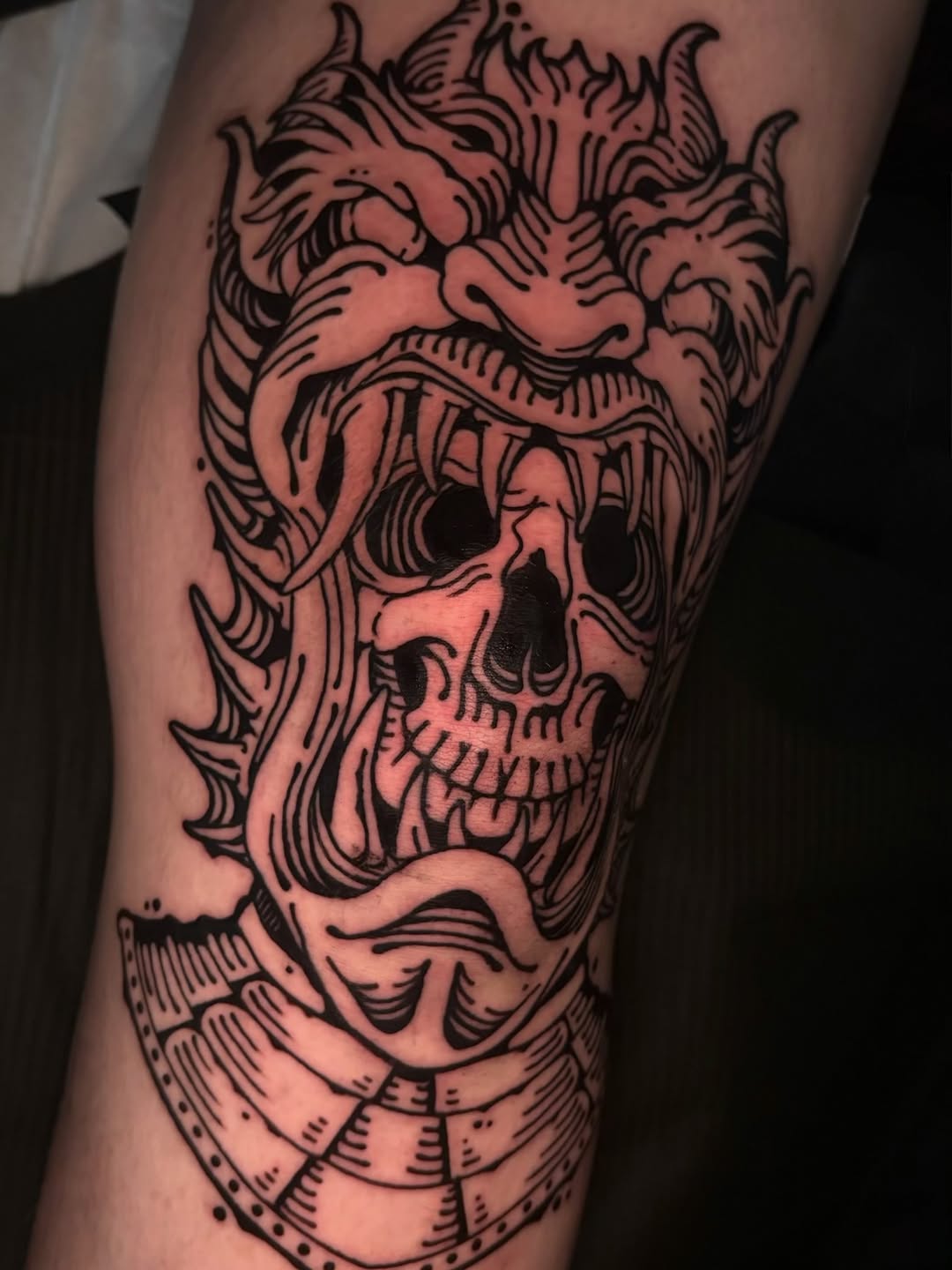 Demon skull with armor realism tattoo on the forearm by 𝕵𝖊𝖗𝖊𝖒𝖞 𝕻𝖚𝖗𝖈𝖊𝖑𝖑