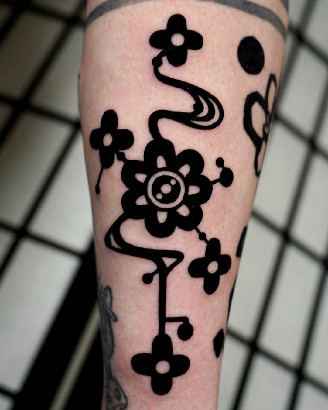 Abstract floral design ignorant tattoo on the forearm by ▫️◽️◻️hunter Hayes◻️◽️▫️