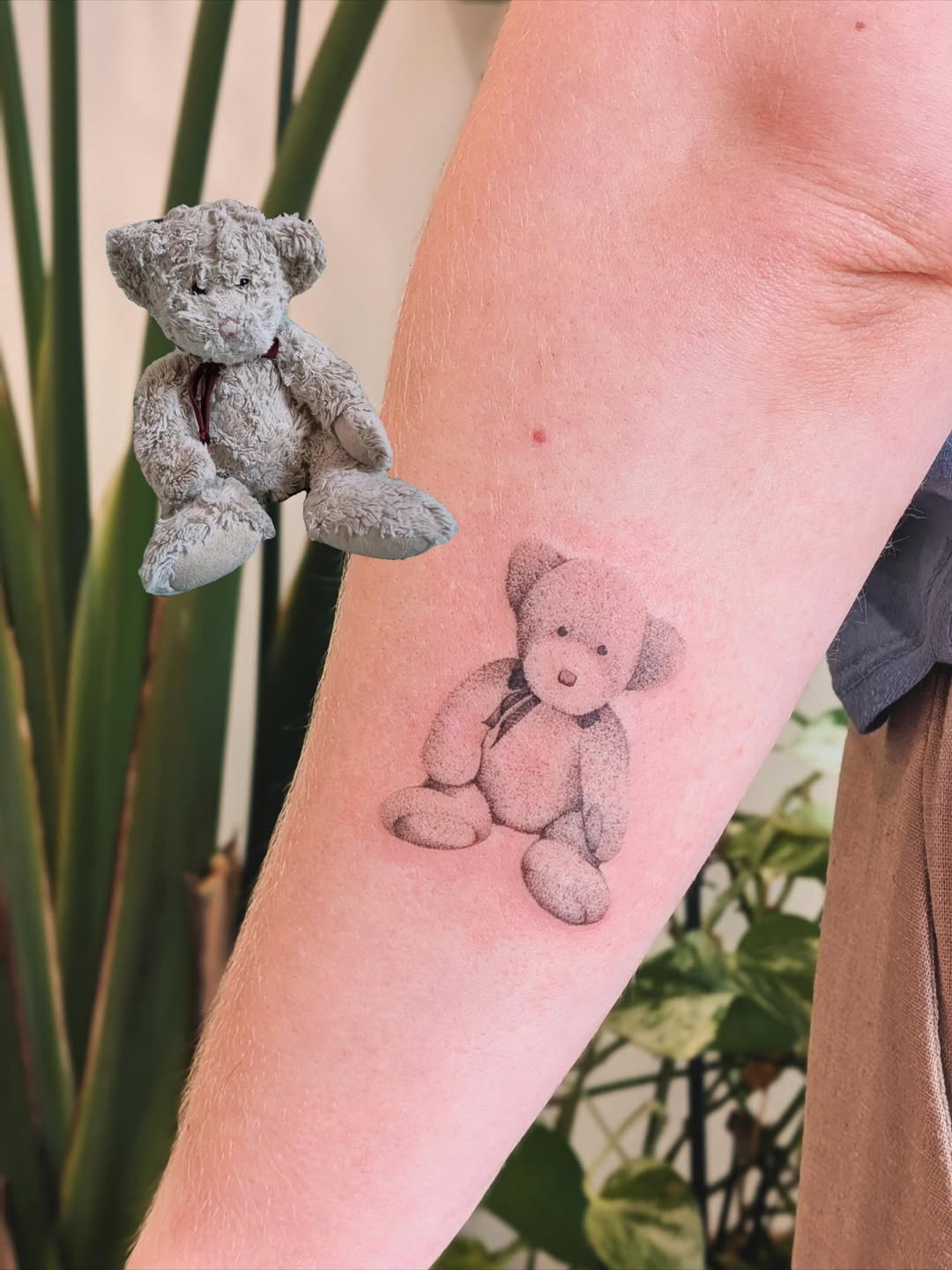 Tattoo by @le.petitmonstre — realism, dotwork