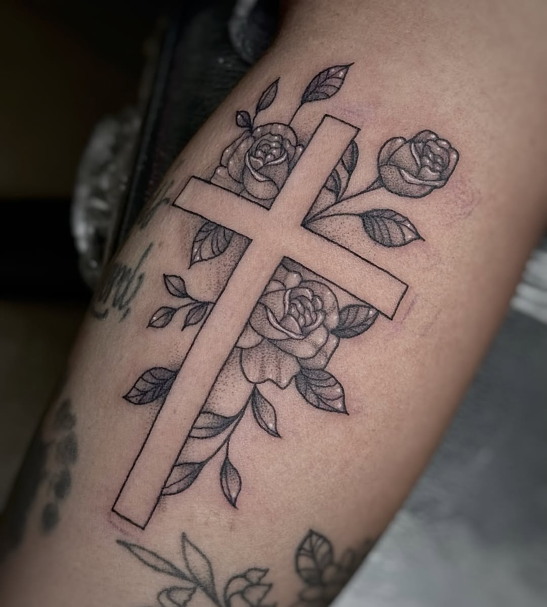 Tattoo by @joanadianetattoos β black_and_grey, fine_line
