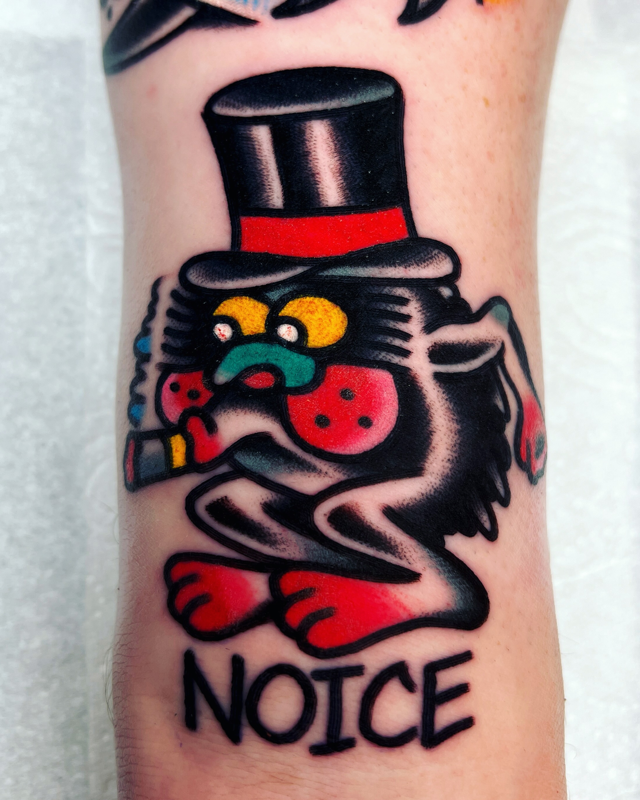 Raven American traditional tattoo on the forearm by 올드스쿨타투 호무