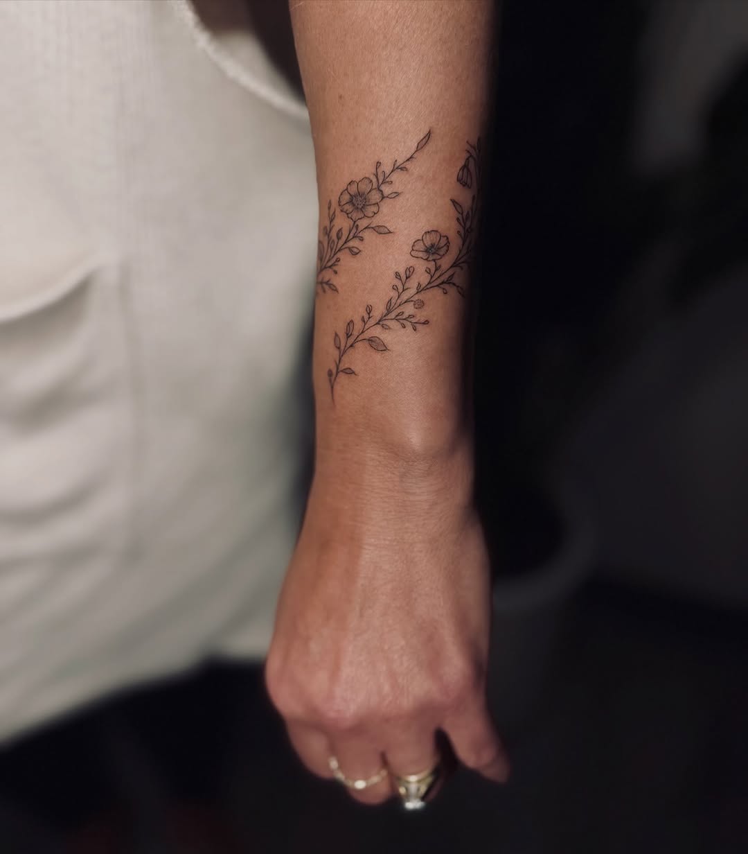 Tattoo by @daintylinestattoos — fine_line