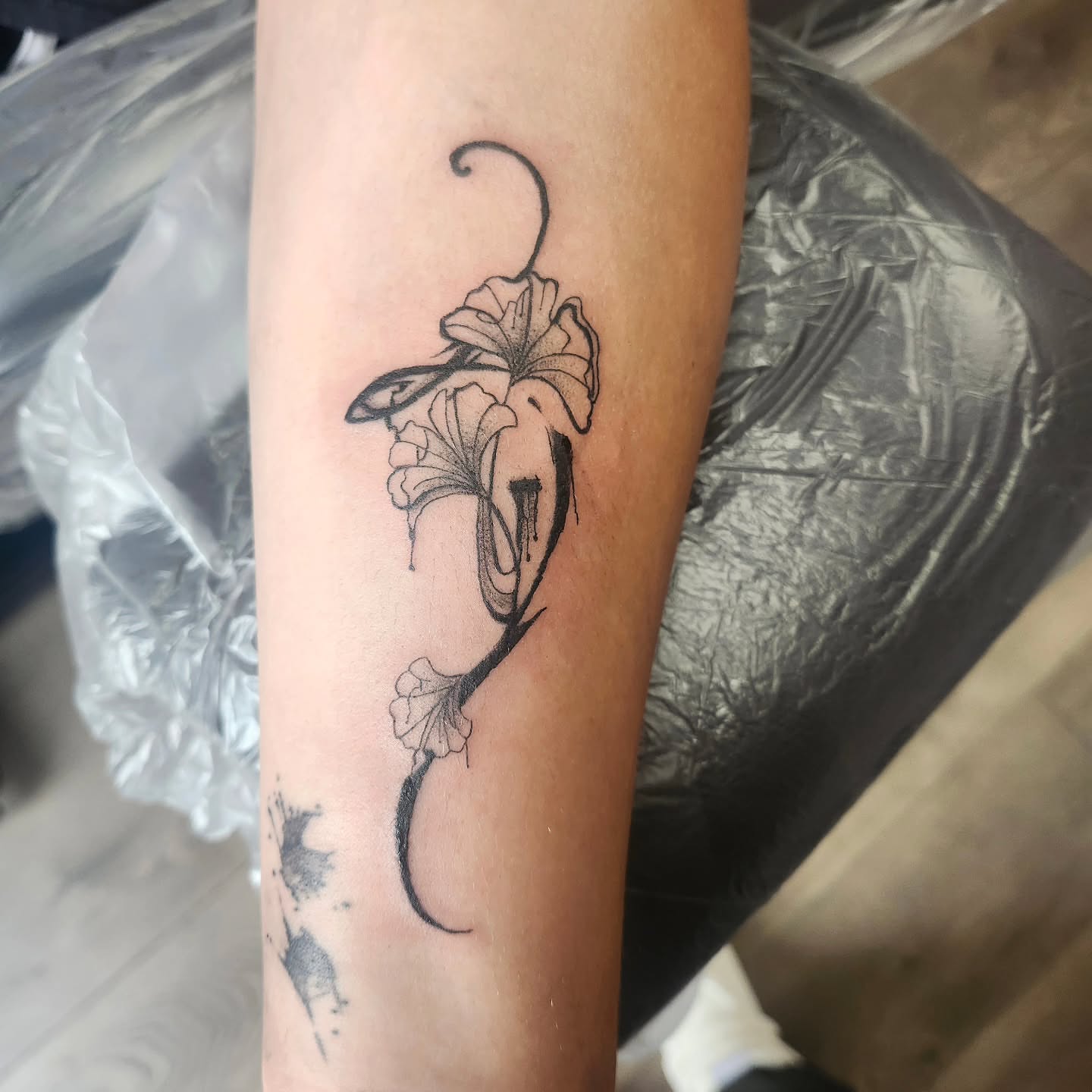 Flower and vine black and grey tattoo on the forearm by Meredith 🎈 Tattoo the Bride ✝️
