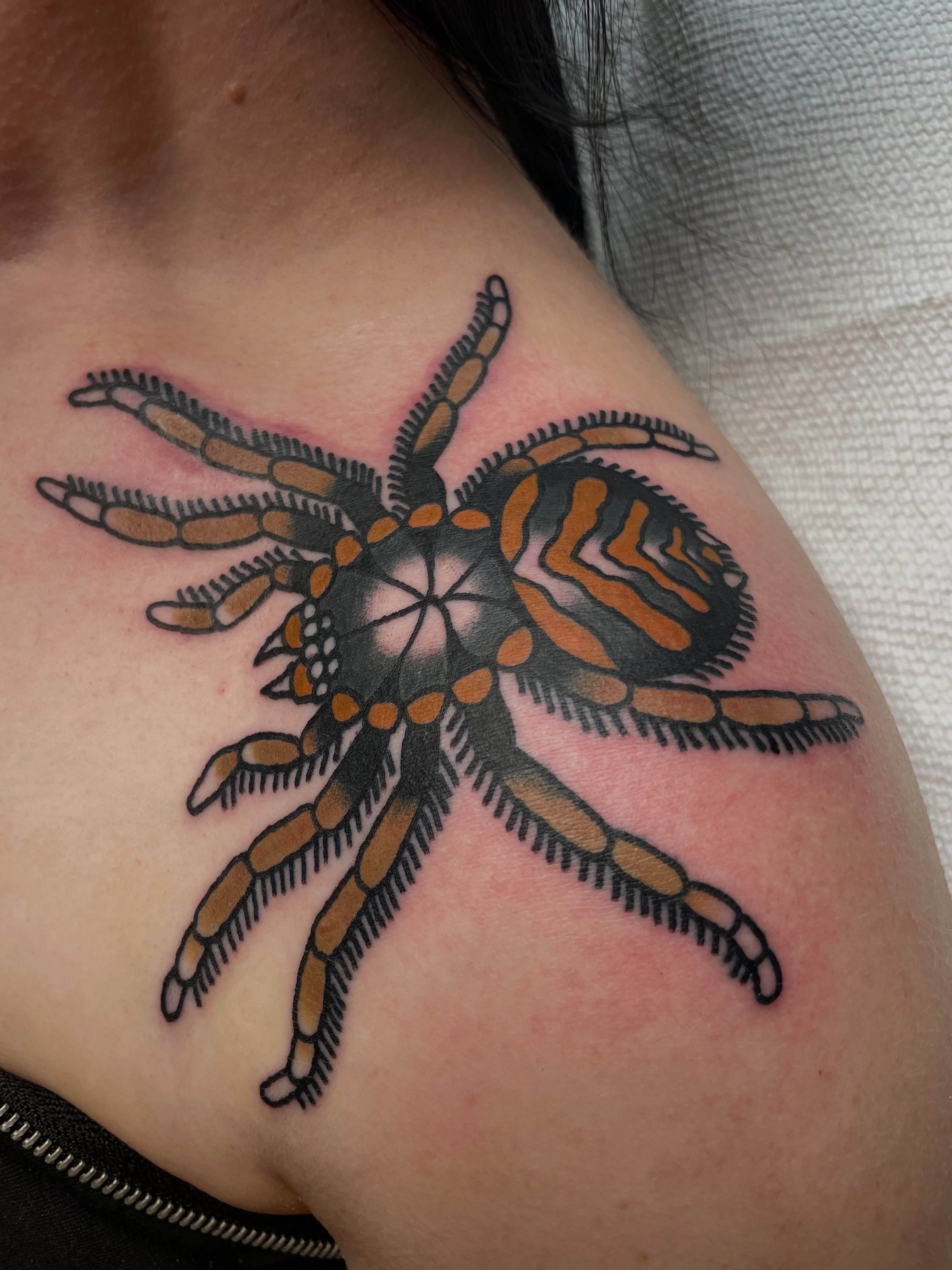 Spider geometric tattoo on the shoulder by @pizzabref