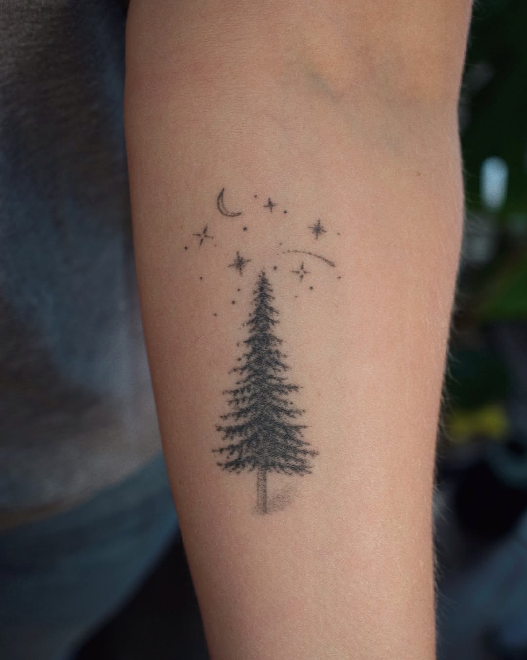 Tattoo by @elsietattoo — fine_line, dotwork