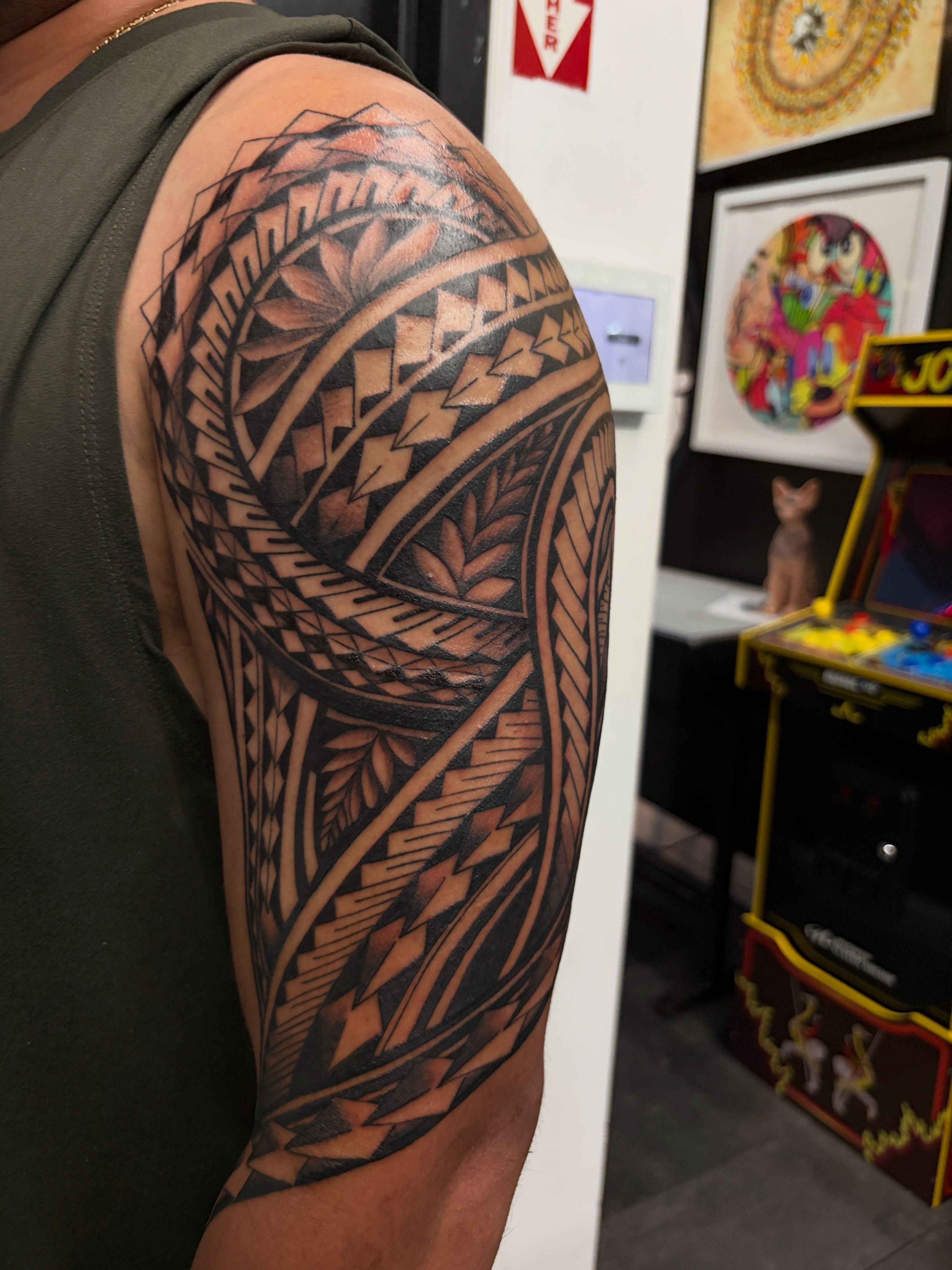 Tribal pattern tribal tattoo on the upper arm by Destineé