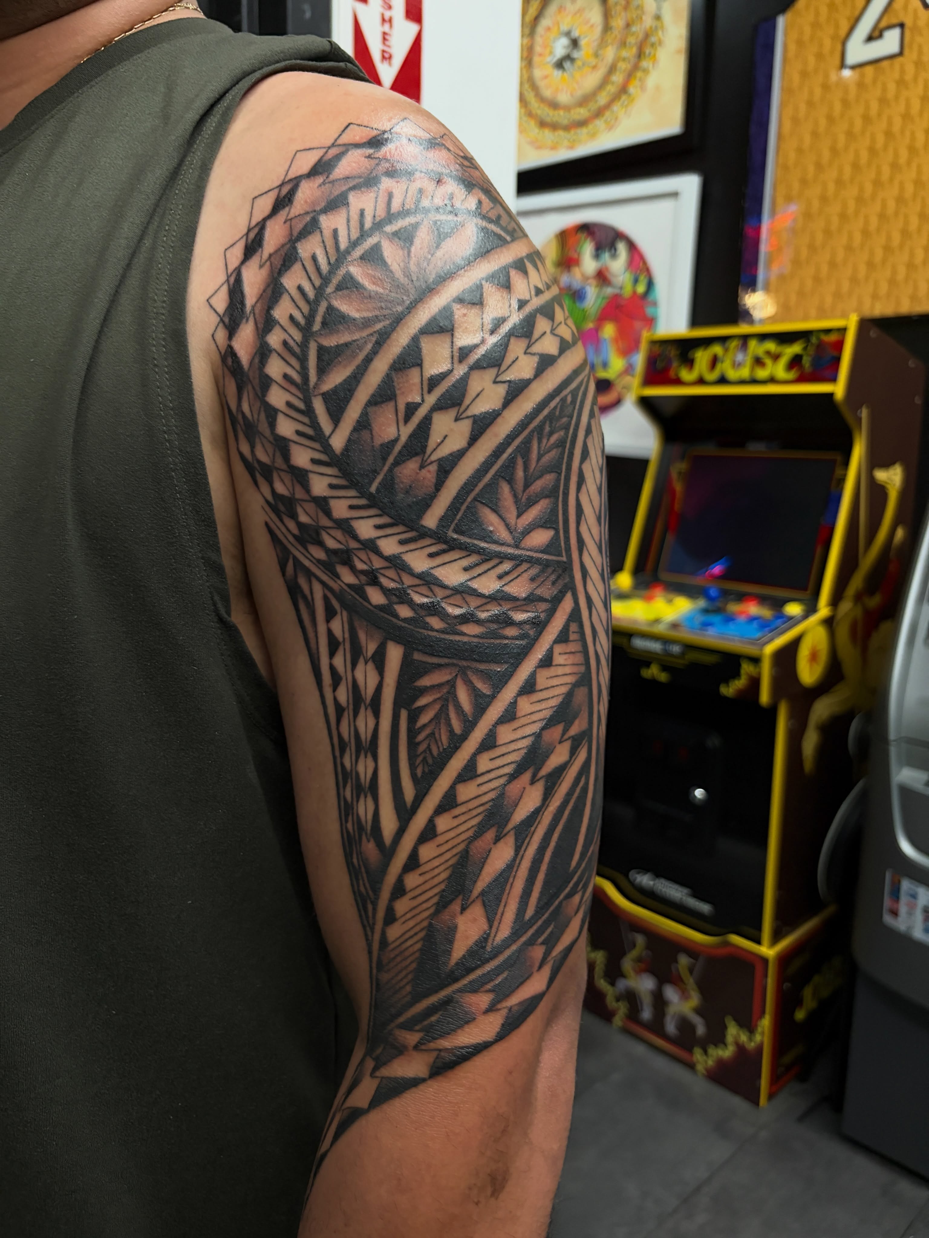 Tribal pattern tribal tattoo on the upper arm by Destineé