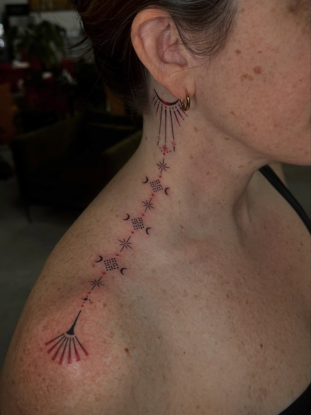 Tattoo by @tattoowithli — geometric, fine_line