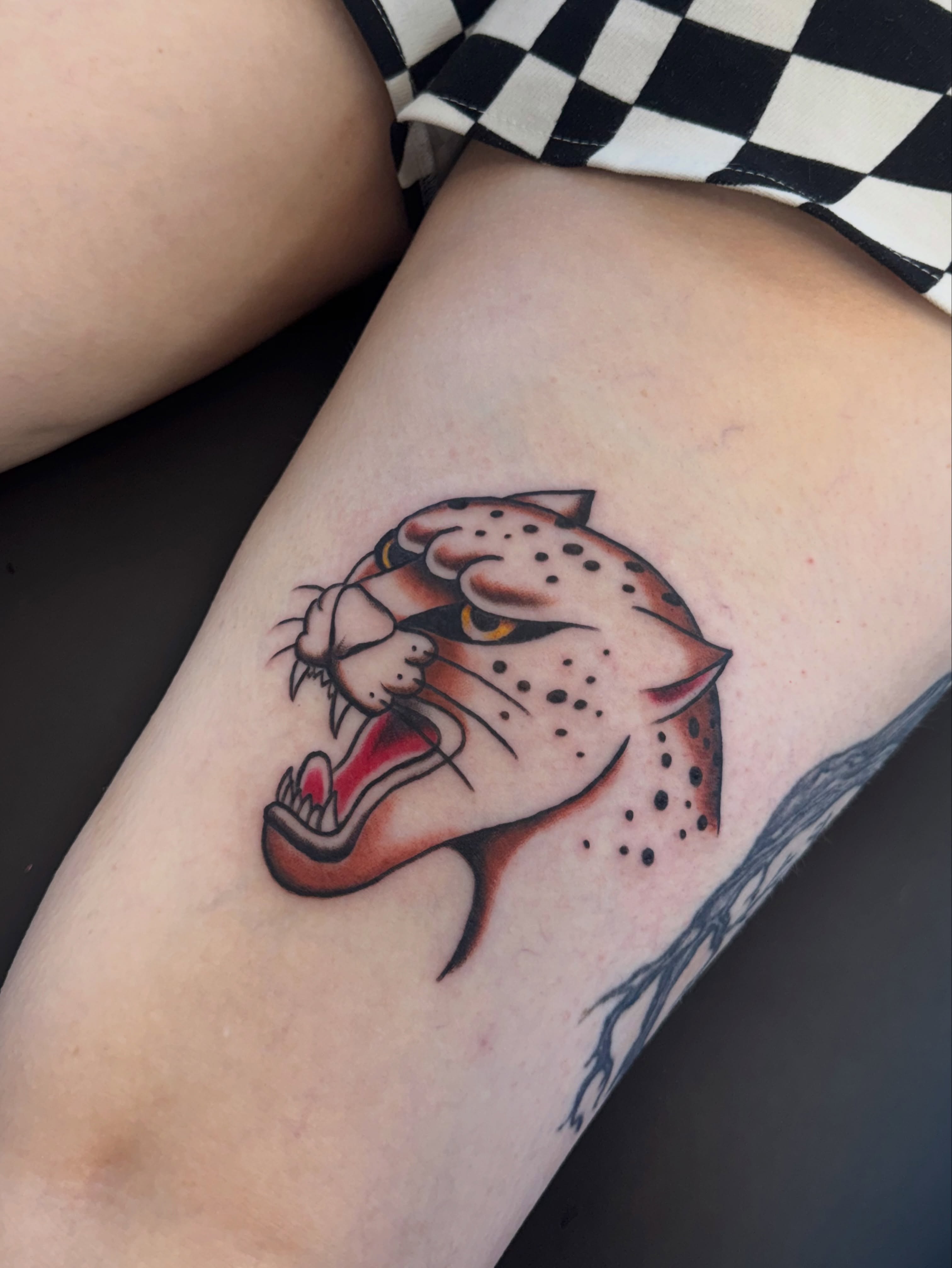Cheetah head American traditional tattoo on the thigh by Béle Benard
