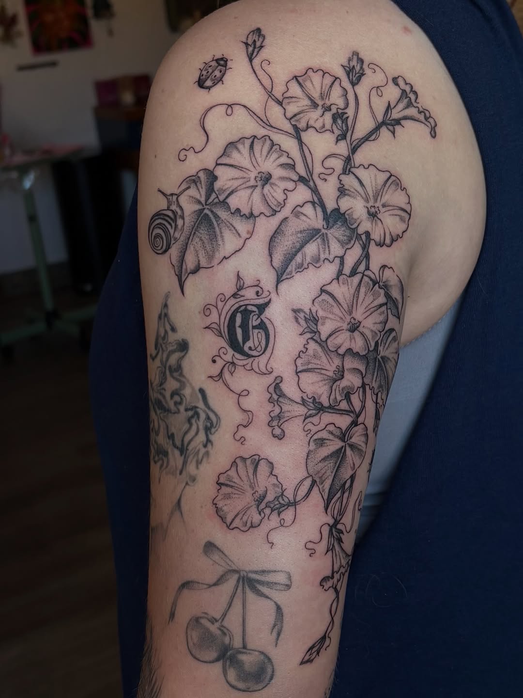 Tattoo by @emeraldbeetattoo โ black_and_grey, fine_line