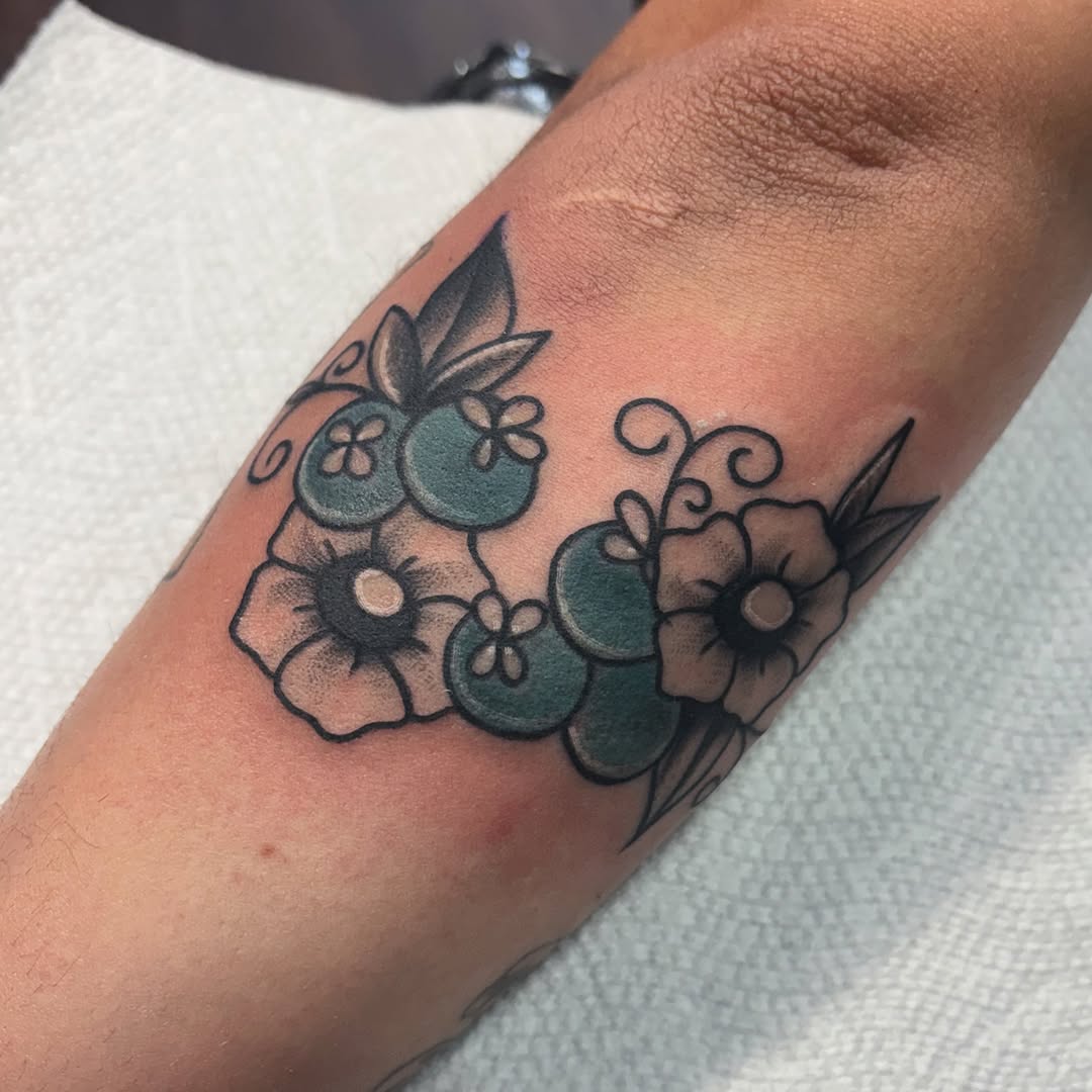 Tattoo by @flores_tattoosss — american_traditional