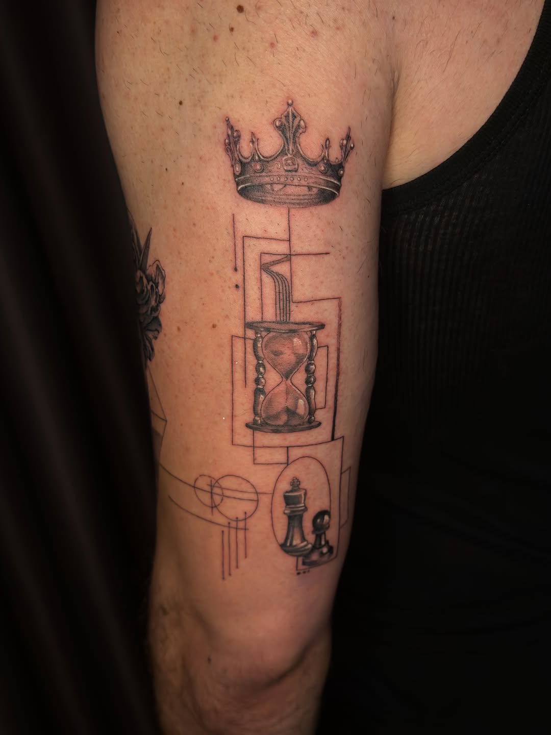 Tattoo by @heliast.tattoos — realism, geometric