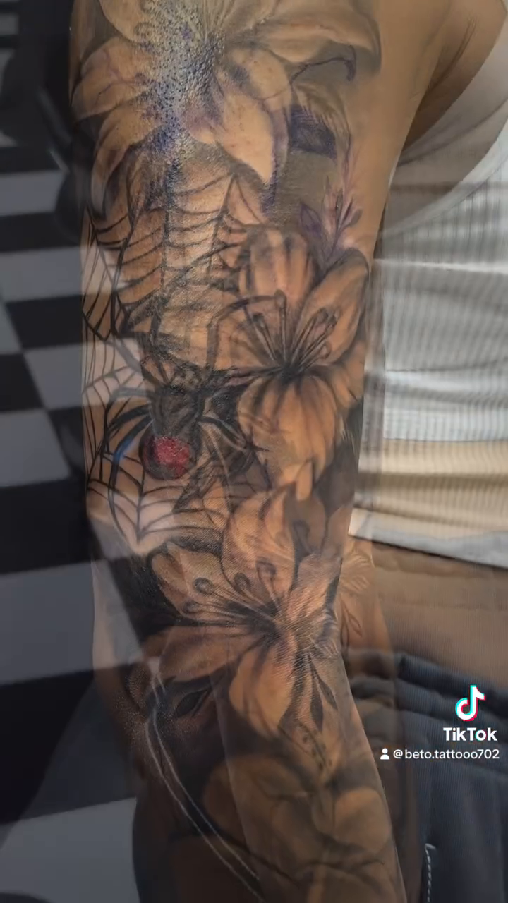 Floral sleeve tattoo fine line tattoo on the upper arm by Betotats