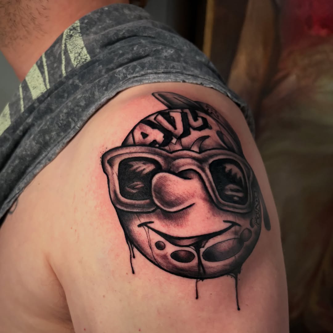 Helmet with goggles black and grey tattoo on the thigh by Cameron Scofield