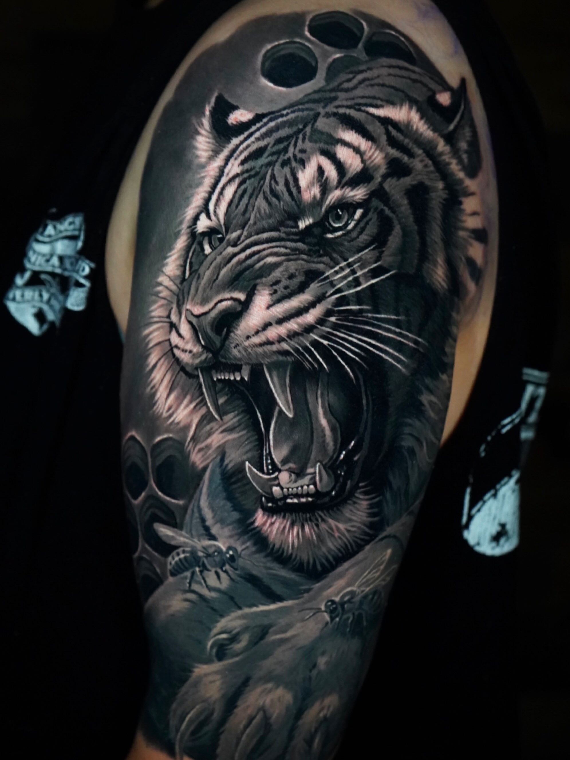 Roaring tiger realism tattoo on the forearm by Edgar Campaña