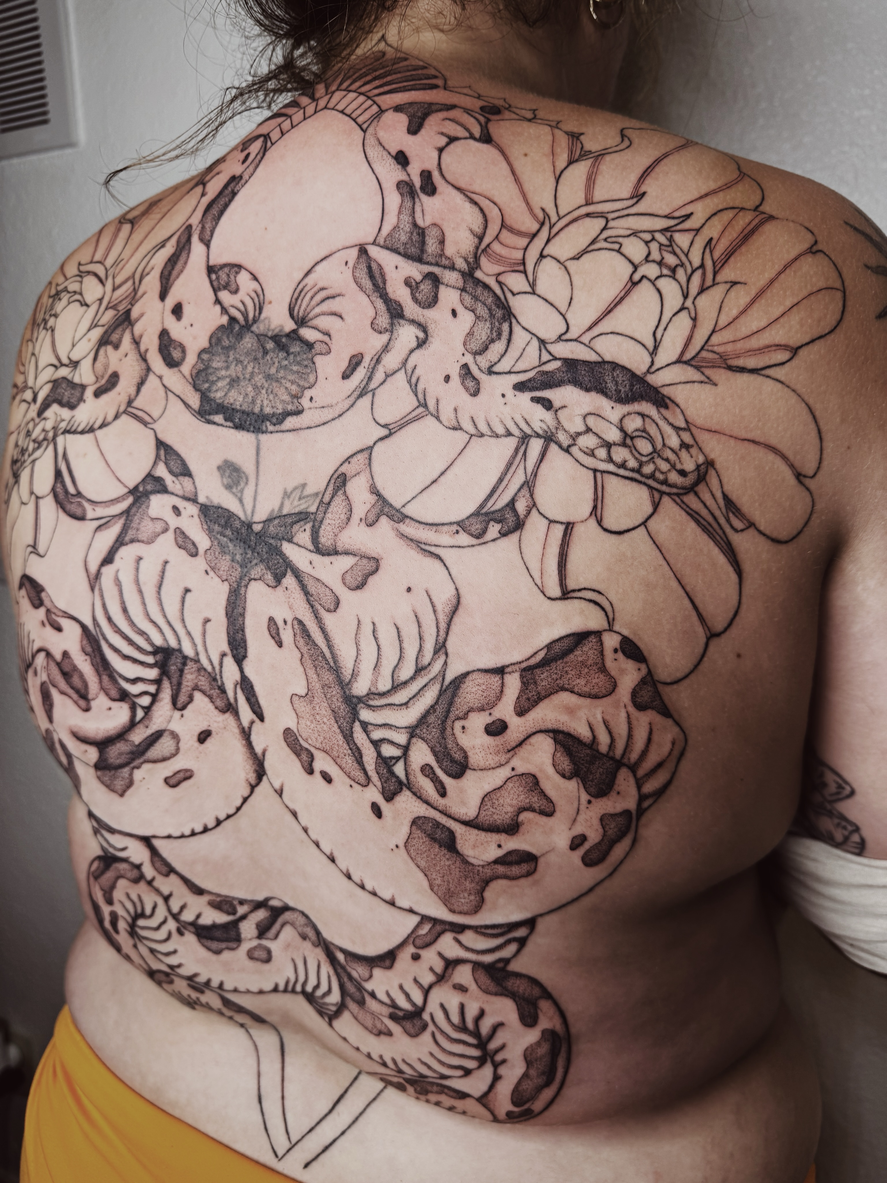 Snake and peony realism tattoo on the back by πΉπ°π½πππ΄π½ πΆπ»π΄π½π½, North Logan, Utah