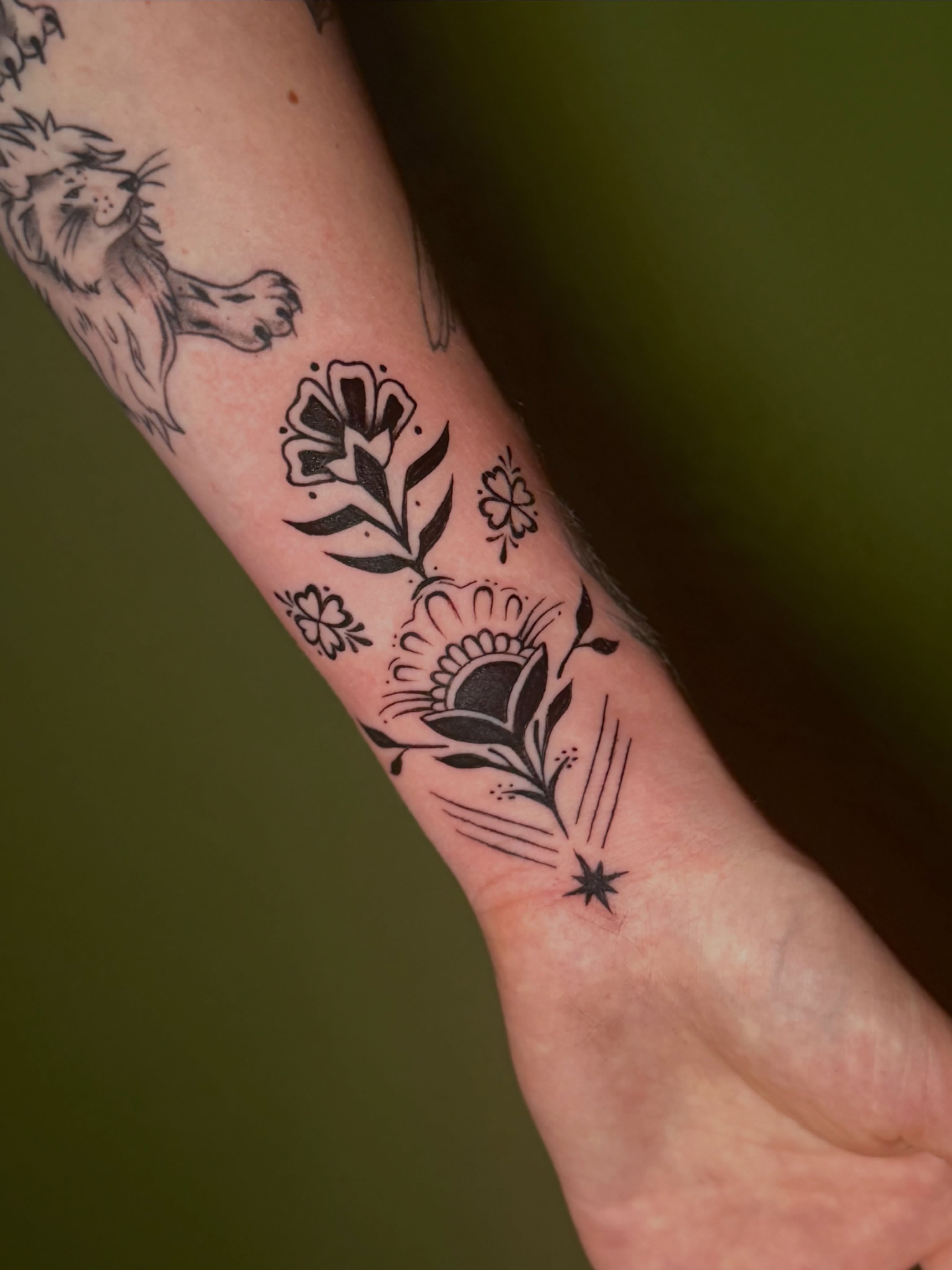 Tattoo by @sumsumtattoos — black_and_grey