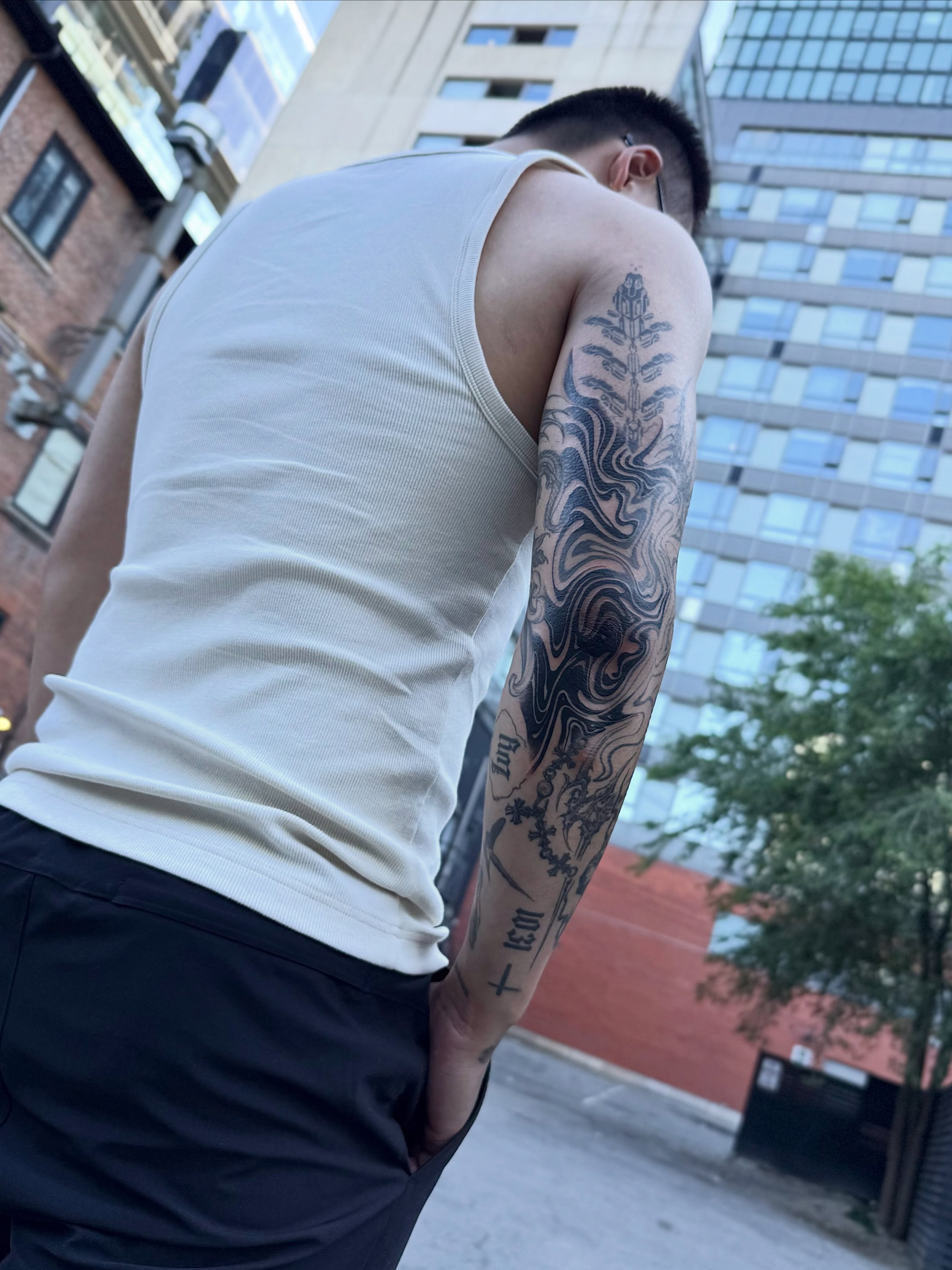 Abstract swirl black and grey tattoo on the upper arm by Vold