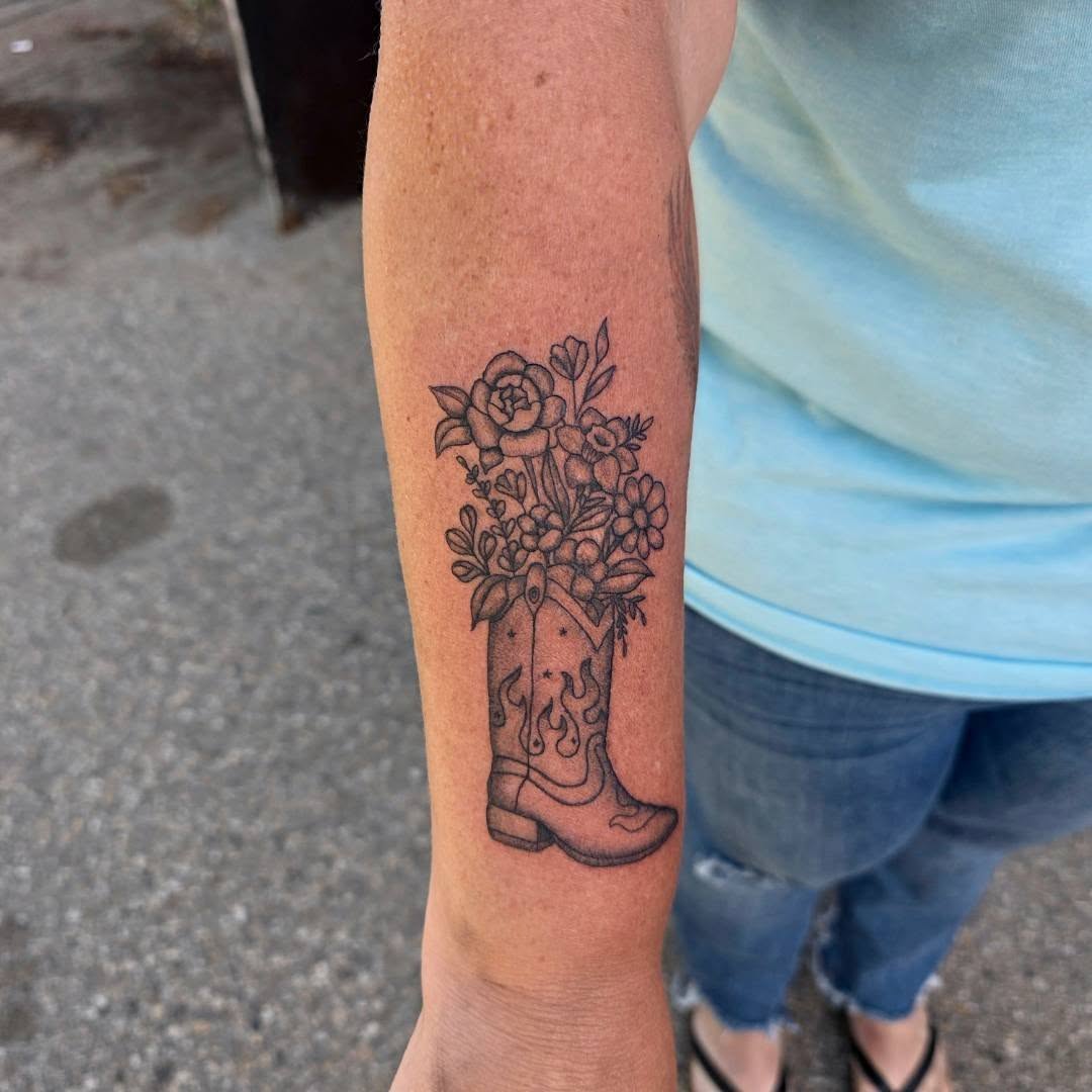 Tattoo by @toms_athenaeum — black_and_grey