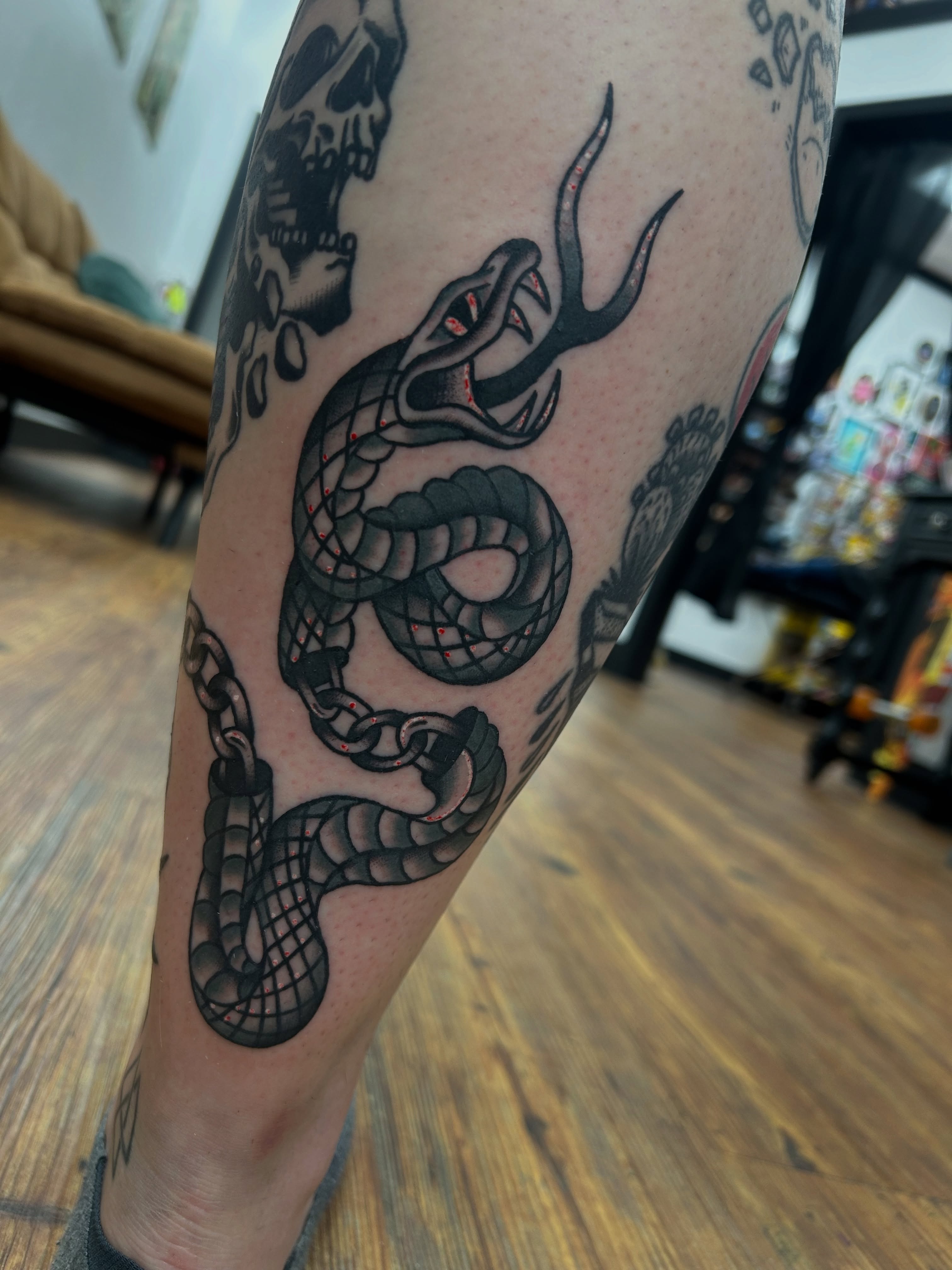 Snake and chain black and grey tattoo on the forearm by ๐๐ข๐ฉ๐๐ซ๐ฆ๐ข ๐๐ฌ๐ซ๐ก๐๐ถ๐ฆ
โจ