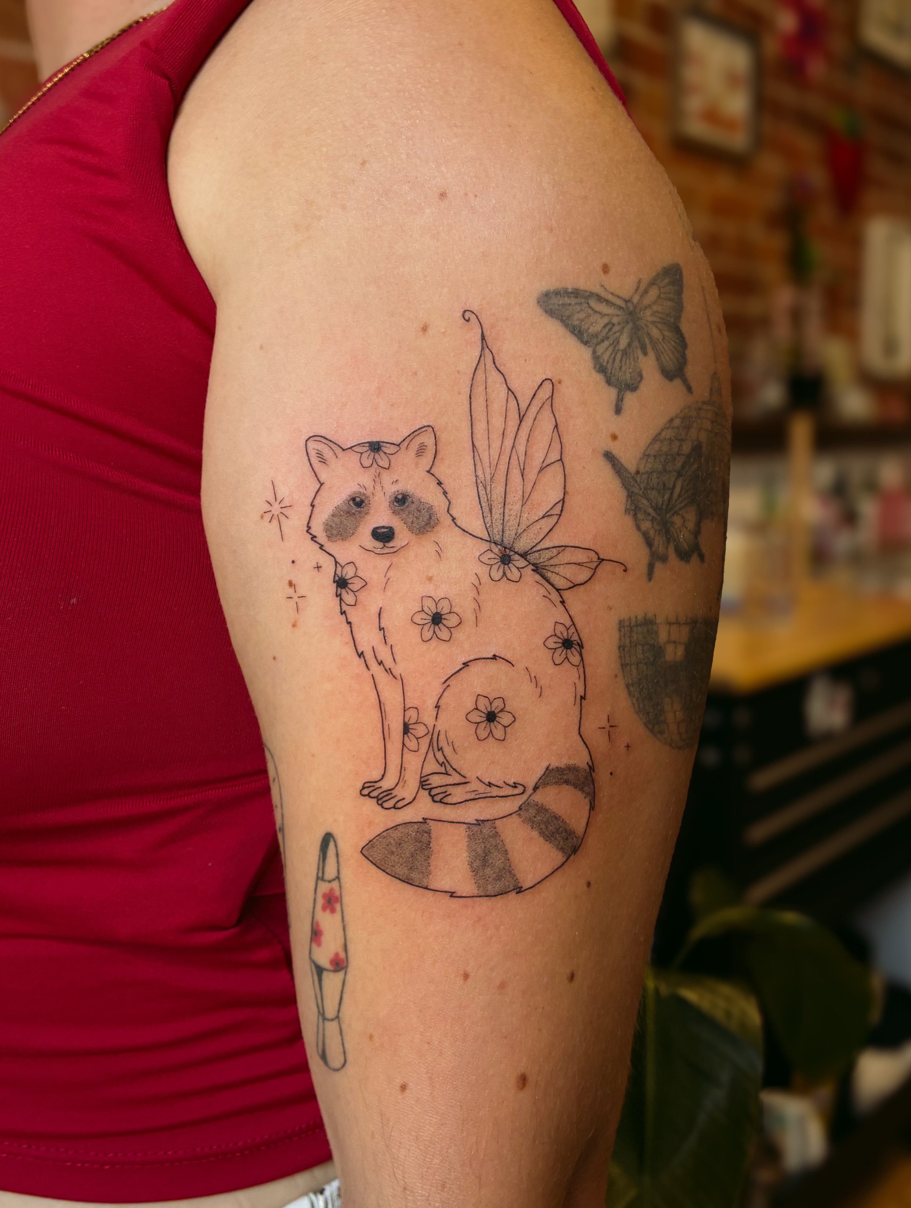 Tattoo by @lajusteligne — dotwork, watercolor