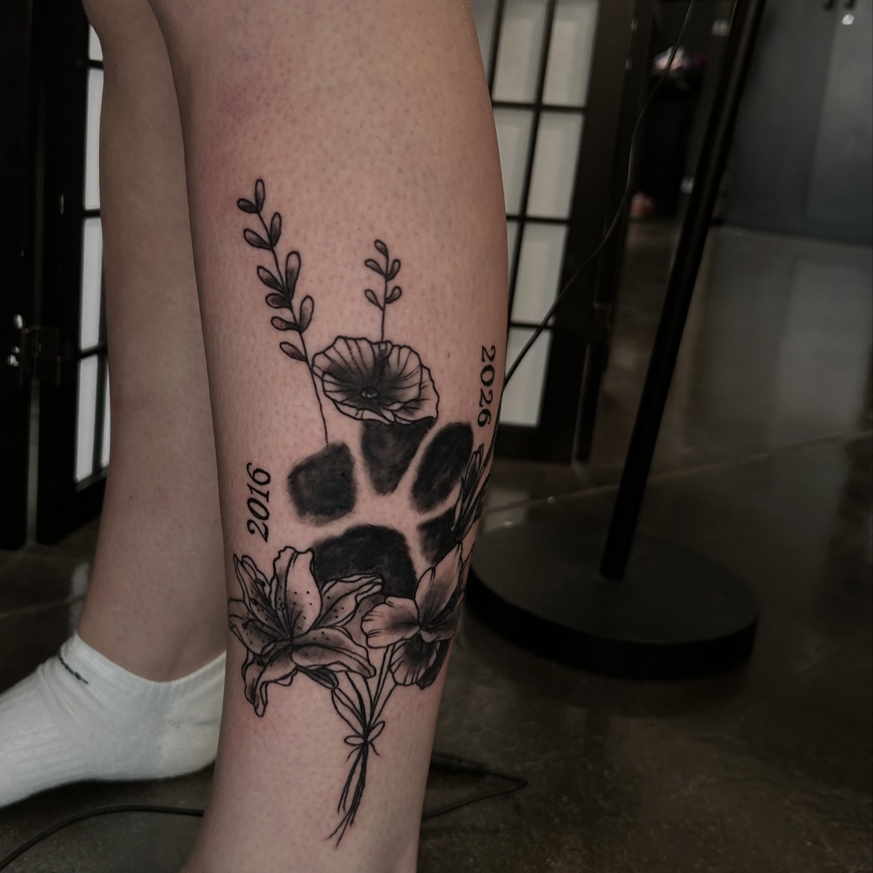Tattoo by @carlentatooine — black_and_grey