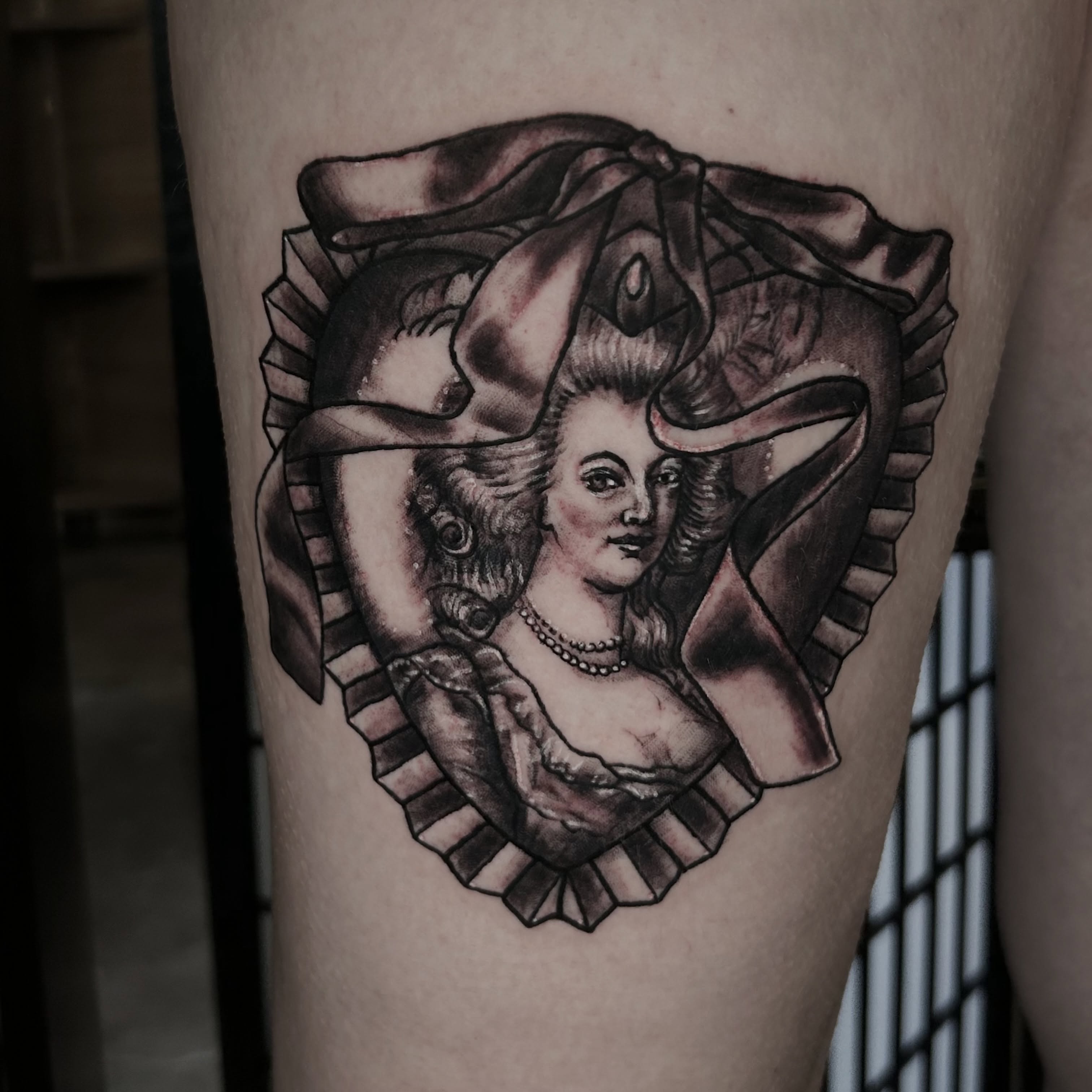 Tattoo by @carlentatooine — black_and_grey, realism