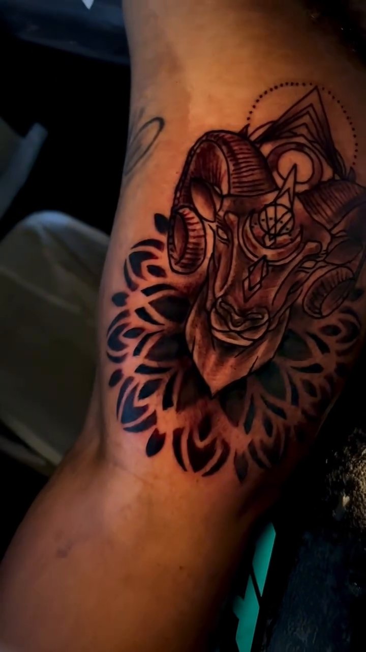 Tattoo by @gustattz_ — black_and_grey, geometric