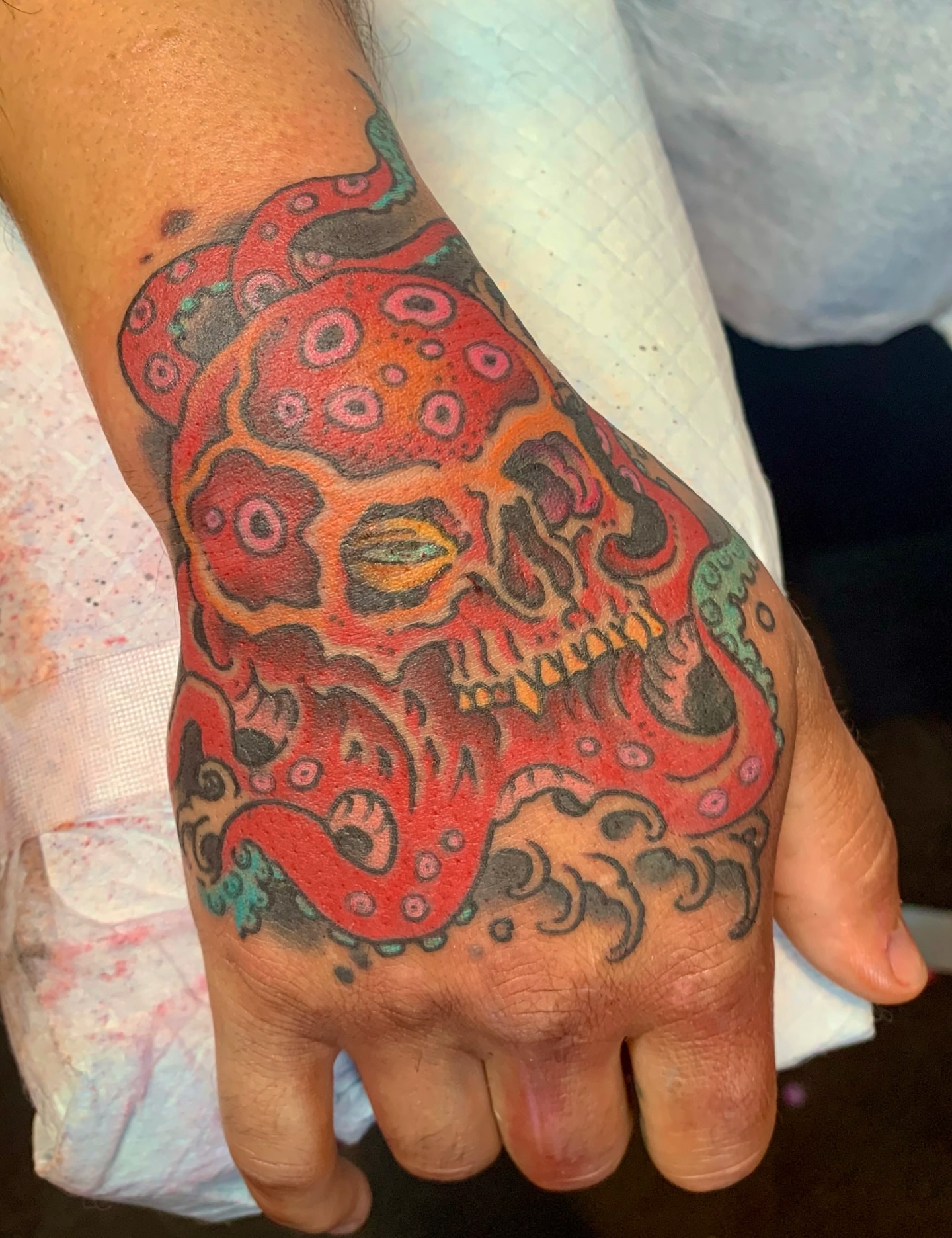 Tattoo by @annettelarulez — neo_traditional, blackwork