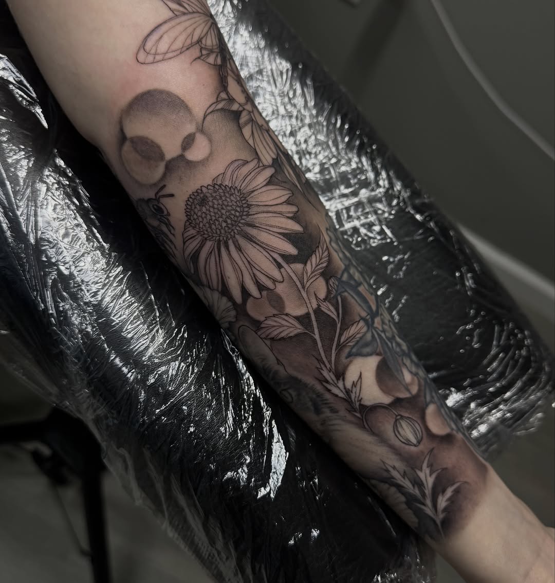 Tattoo by @modinerostattoos — black_and_grey, fine_line