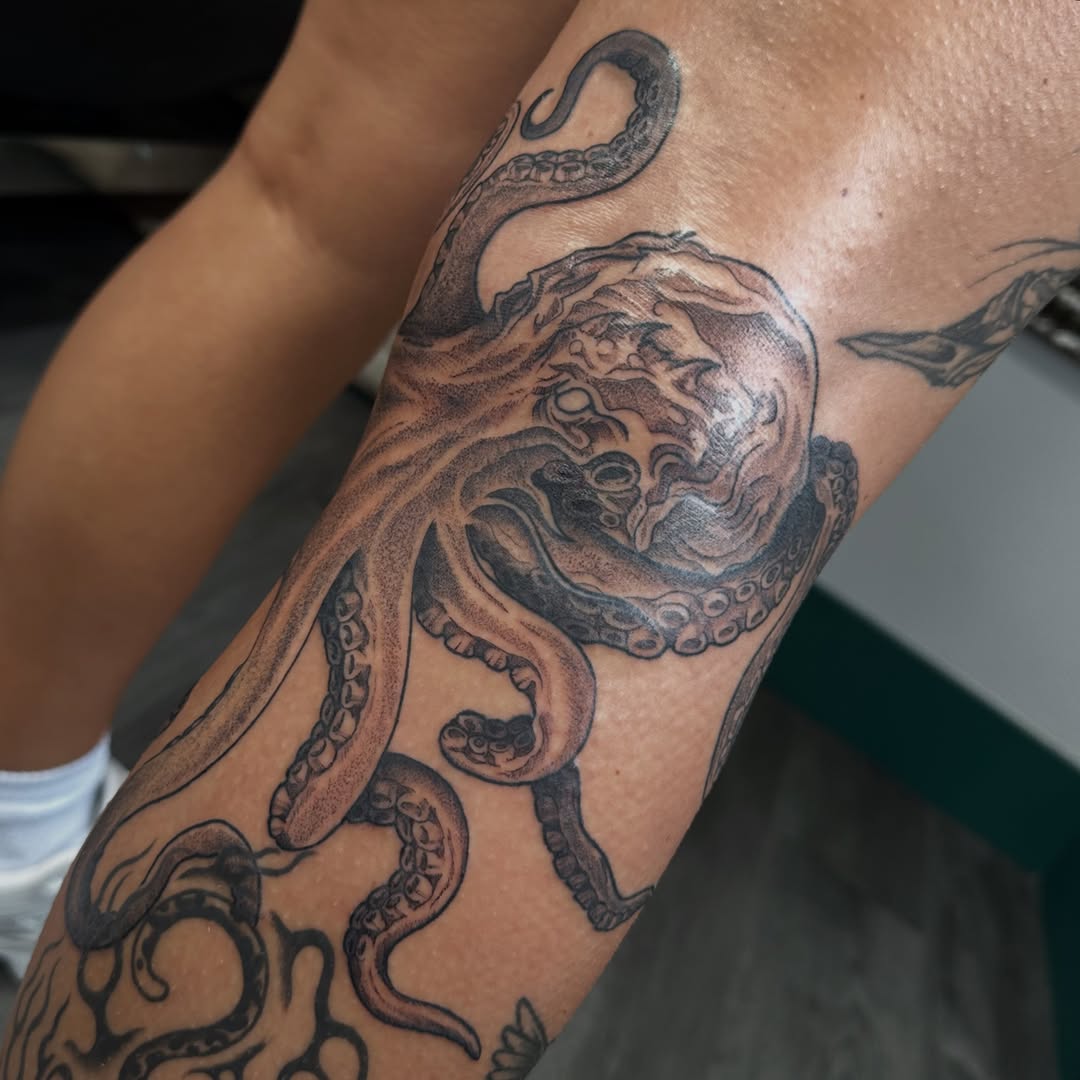 Tattoo by @madfrogs.tattooz β black_and_grey, realism