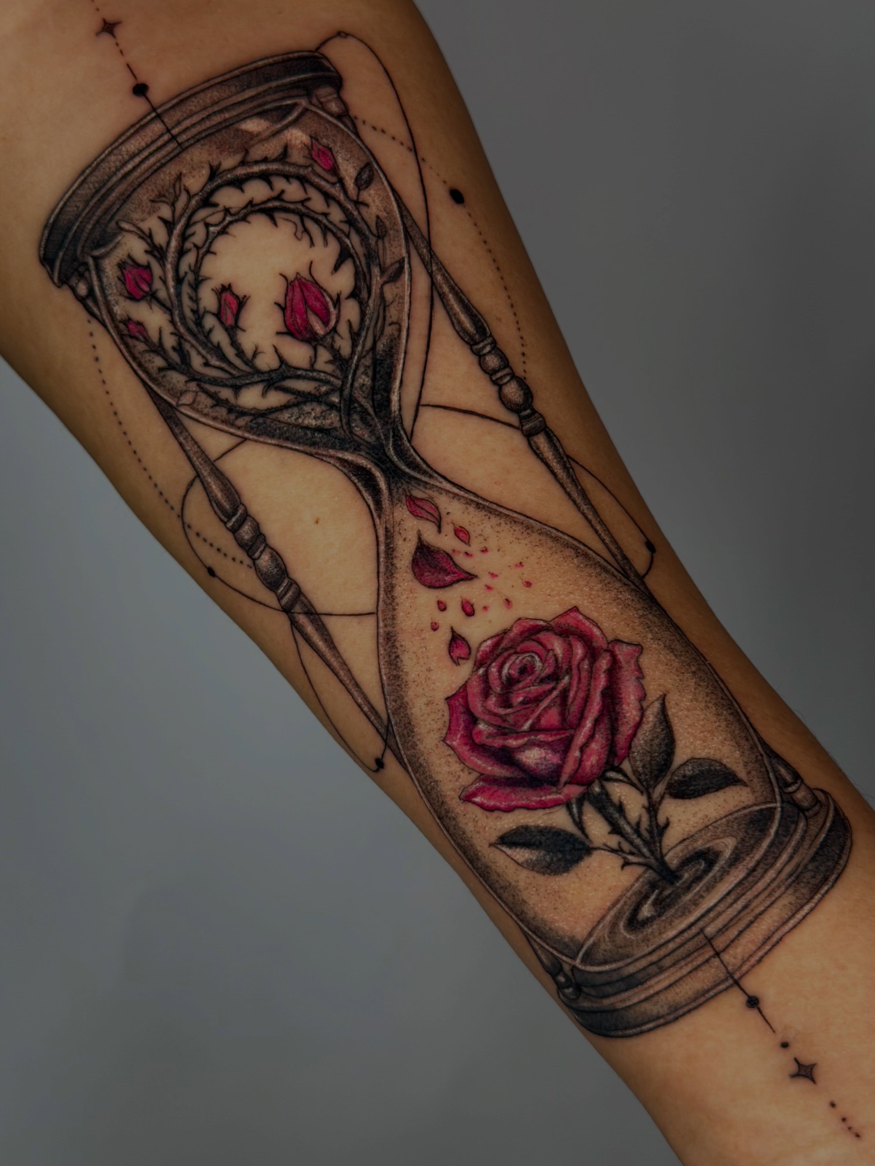 Hourglass with roses realism tattoo on the forearm by Fabian Hellberg