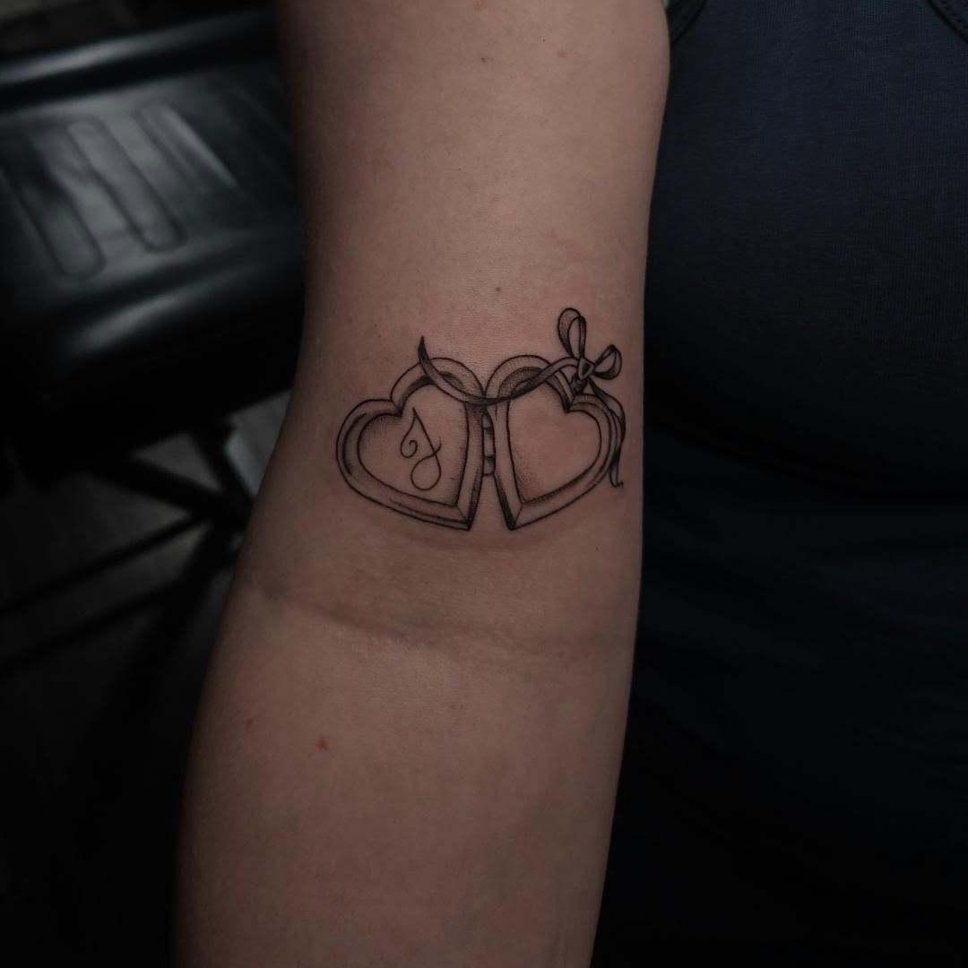 Tattoo by @alexandraathenstattoo — fine_line