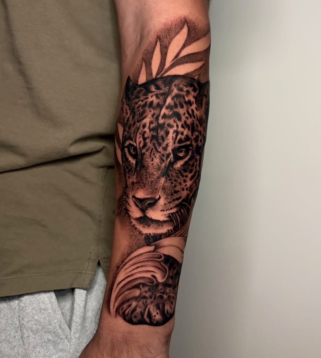 Tattoo by @aannamosity — realism, black_and_grey